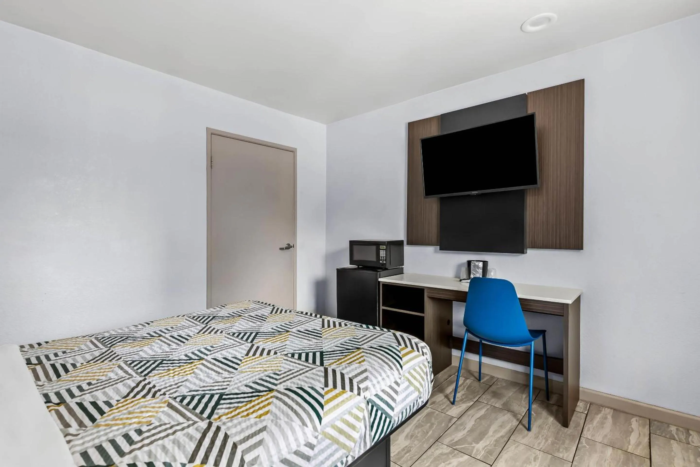 Queen Room - Non-Smoking in Motel 6-Murfreesboro, TN