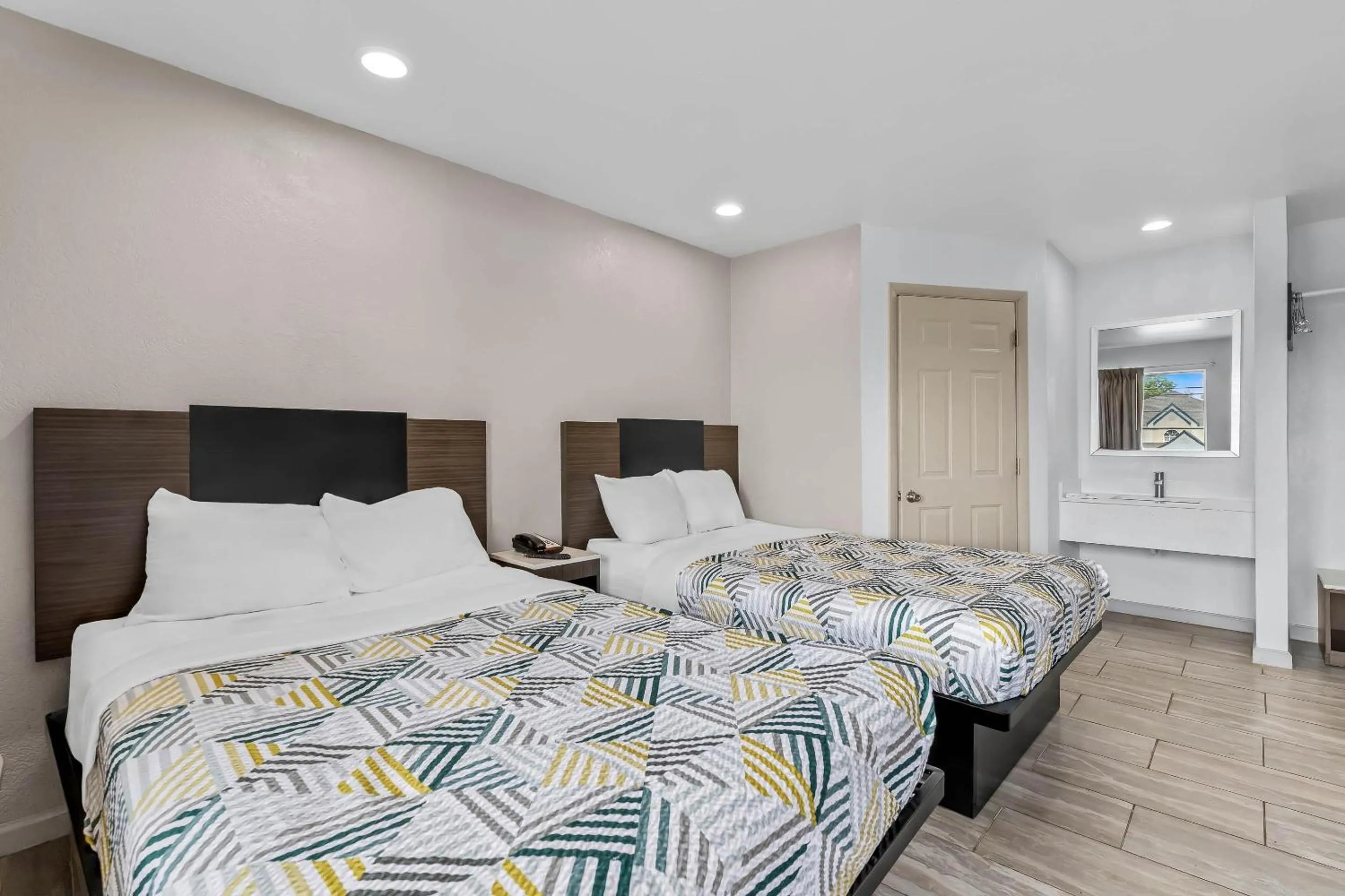 Quadruple Room - Non-Smoking in Motel 6-Murfreesboro, TN