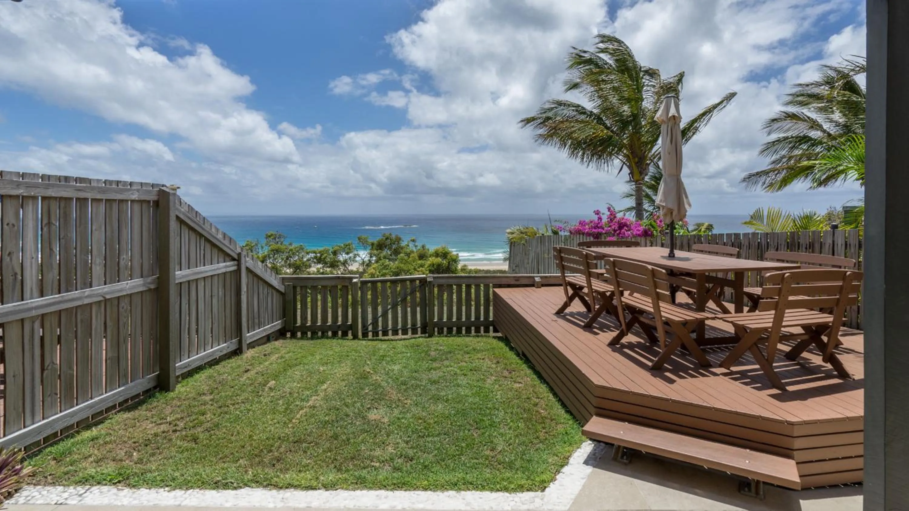 Three Bedroom Beach & Ocean View Villa in Pandanus Palms Holiday Resort