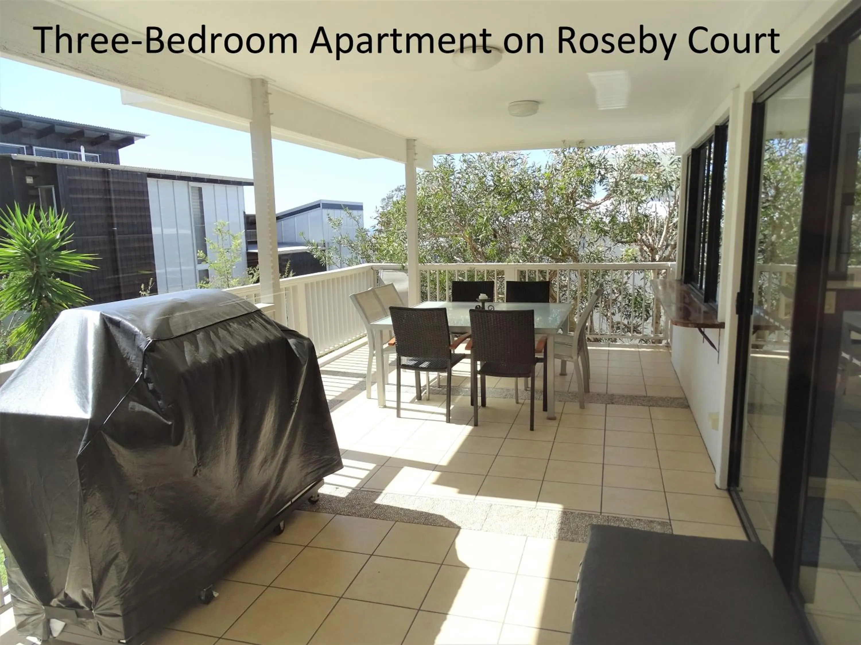 Three-Bedroom Apartment on Roseby Court in Pandanus Palms Holiday Resort
