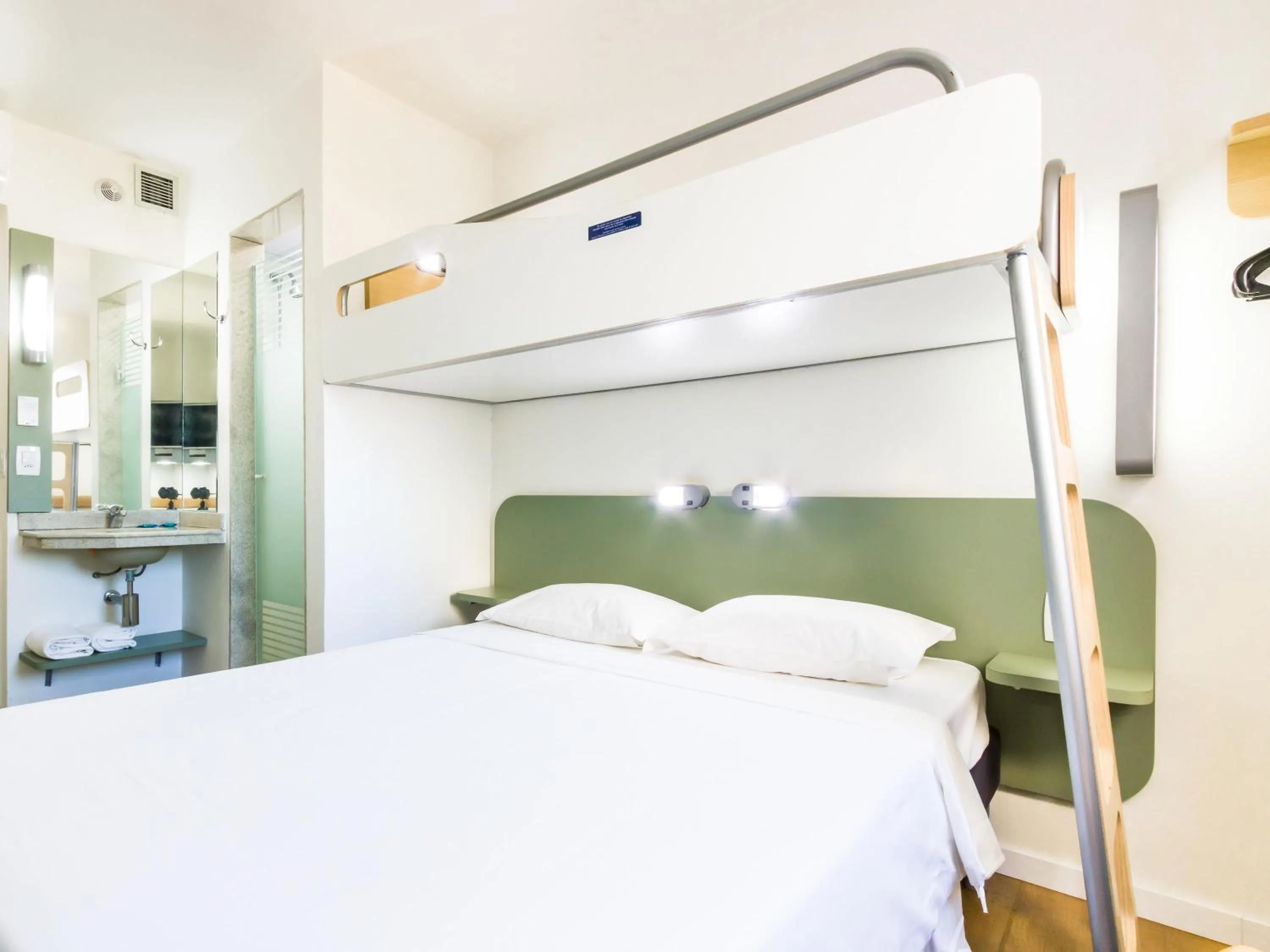 Modern apartments with 1 Double and 1 Single Bed - single occupancy in ibis budget Sao Jose do Rio Preto