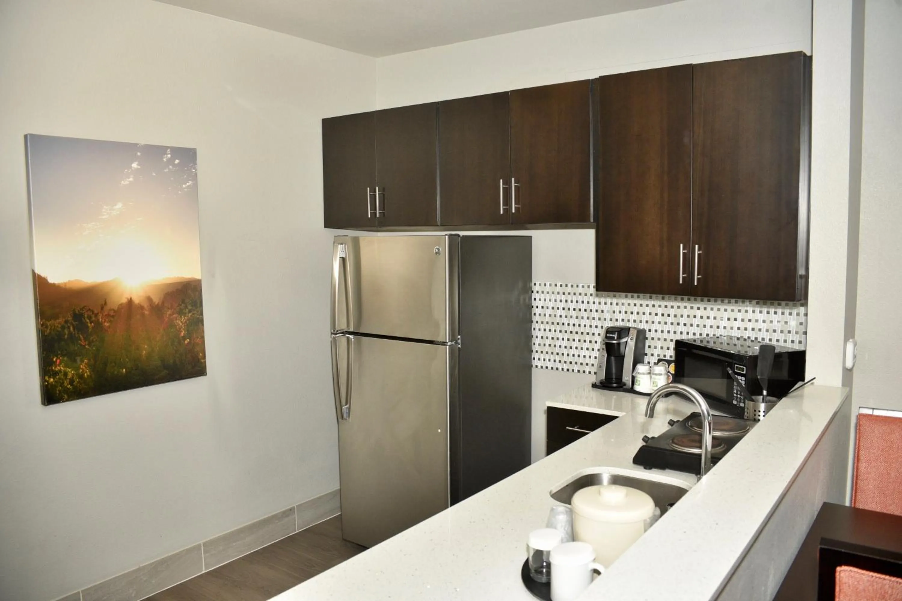 King Suite with Jetted Tub in Holiday Inn Windsor - Wine Country by IHG