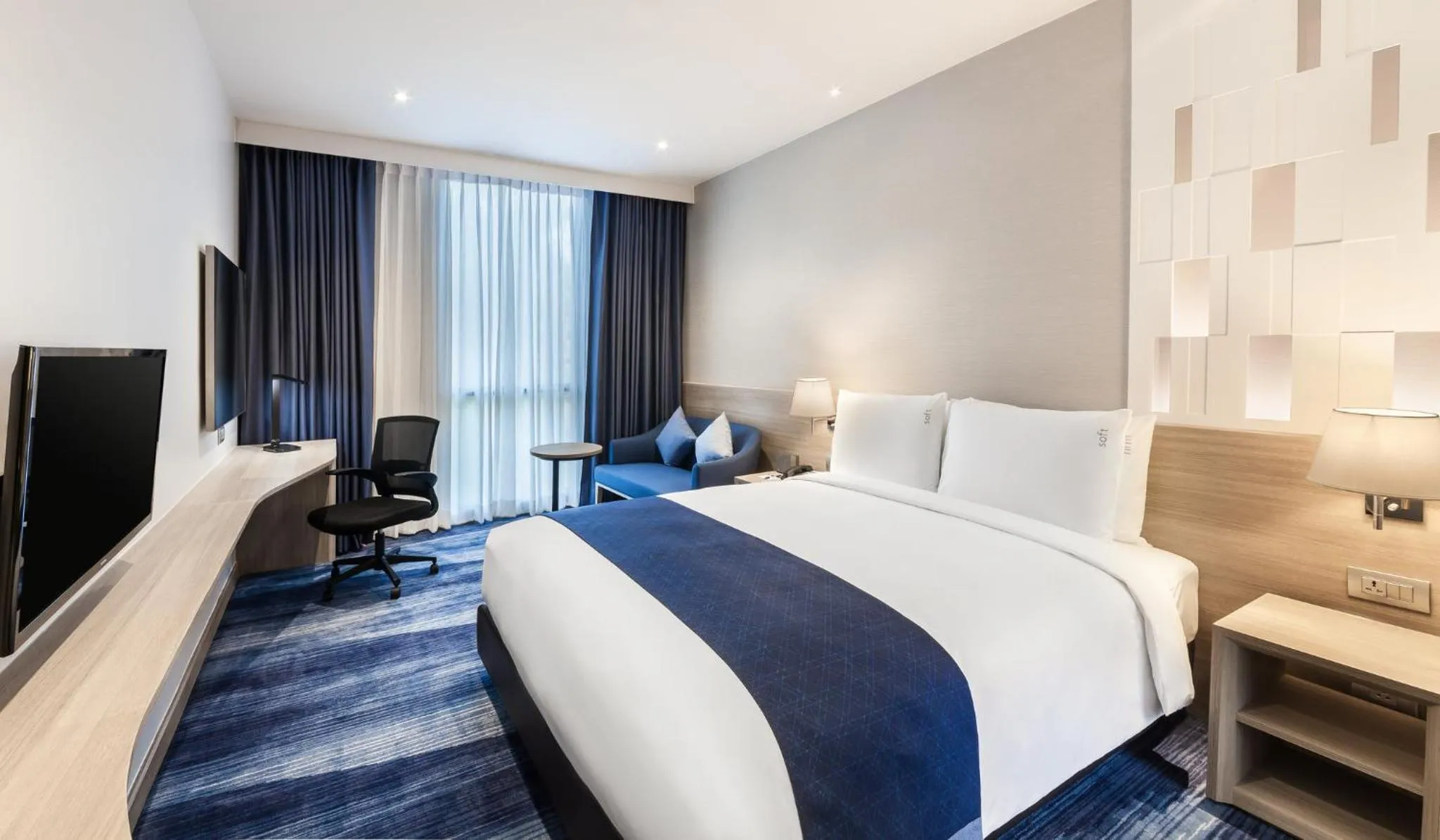 Standard Queen Room - Free Breakfast in Holiday Inn Express Bangkok Soi Soonvijai by IHG