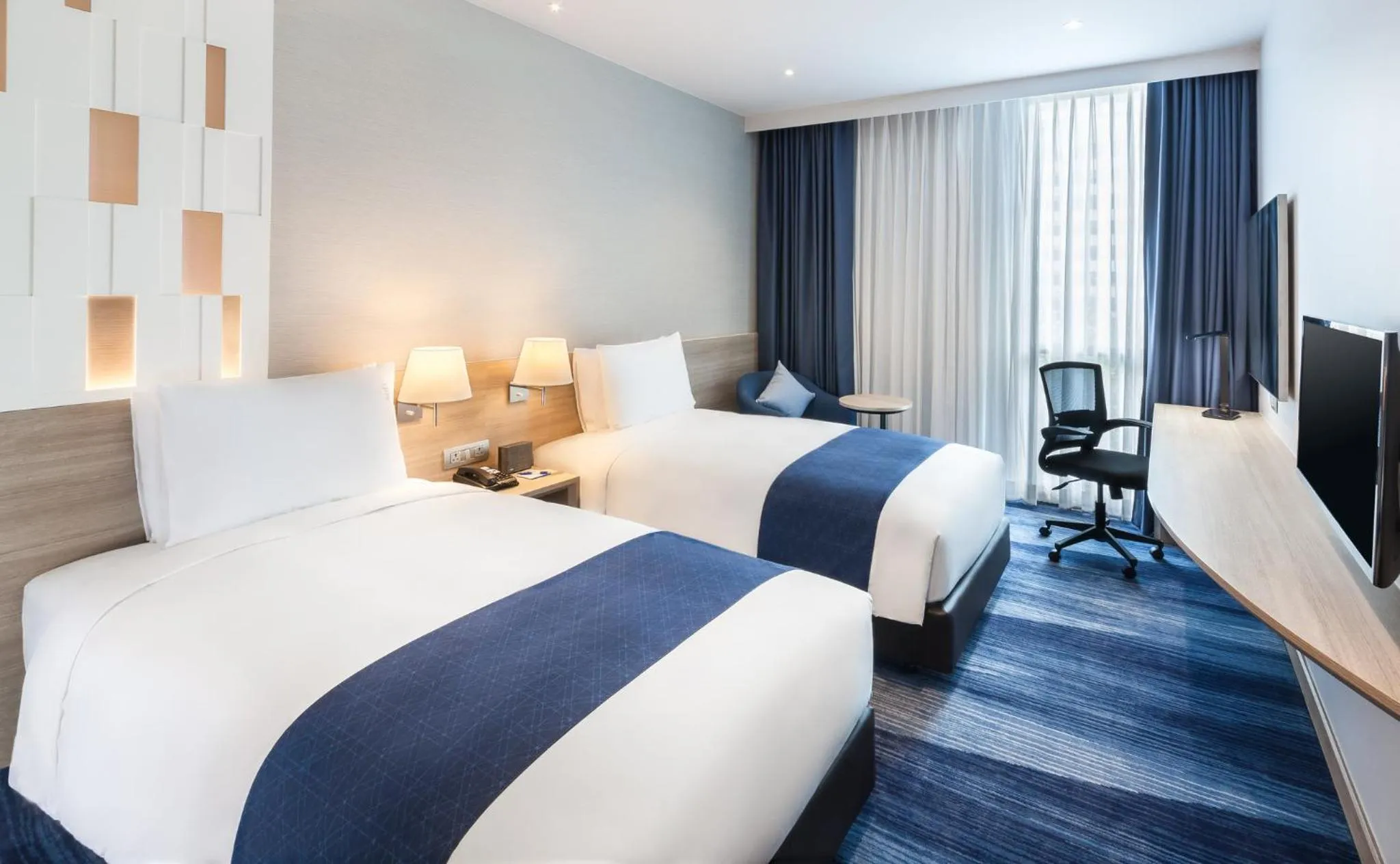 Standard Twin Room with Free Breakfast in Holiday Inn Express Bangkok Soi Soonvijai by IHG