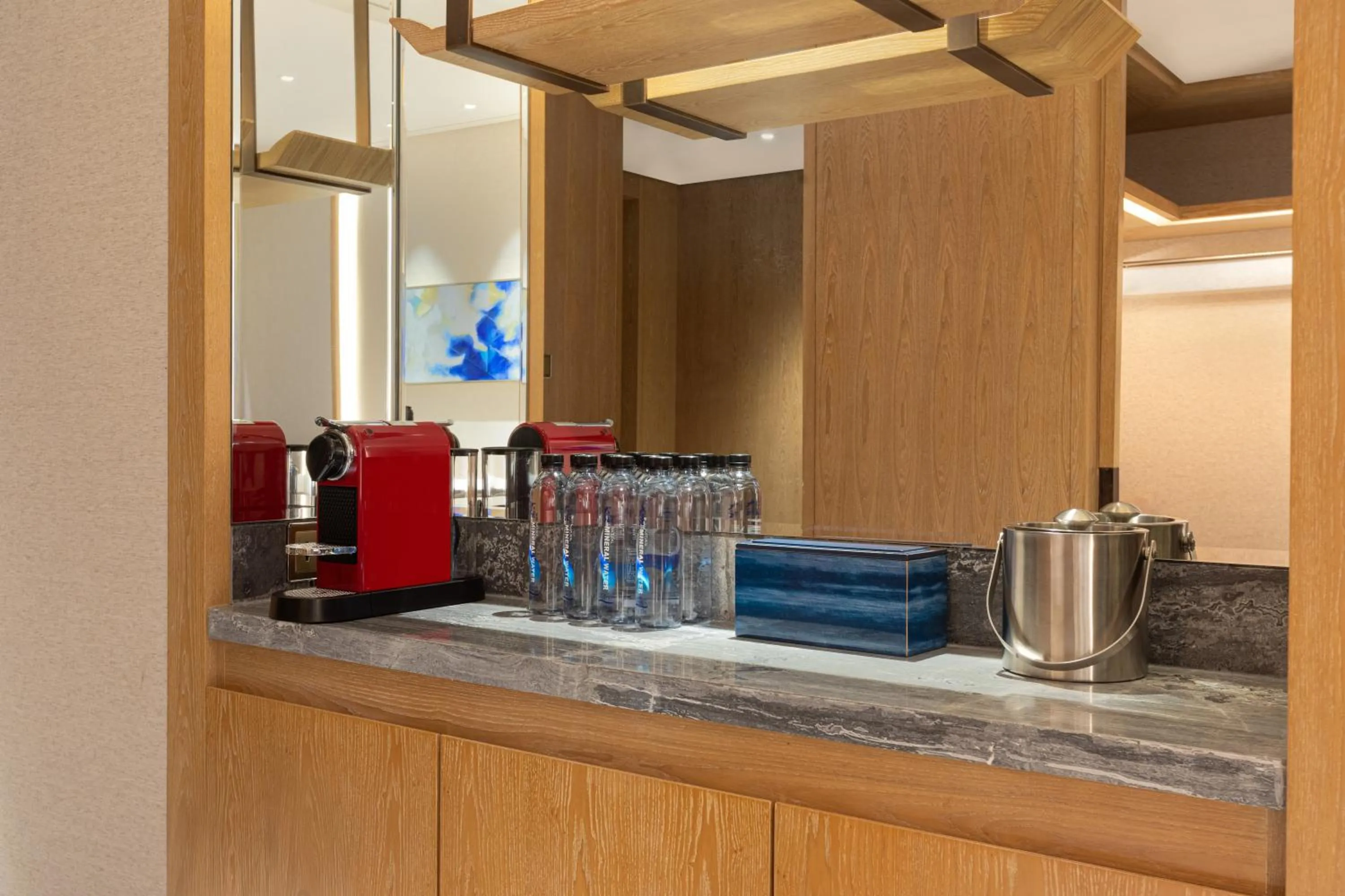 1King Premium 180Degree Erhai View High FL in Hotel Indigo Dali Erhai by IHG