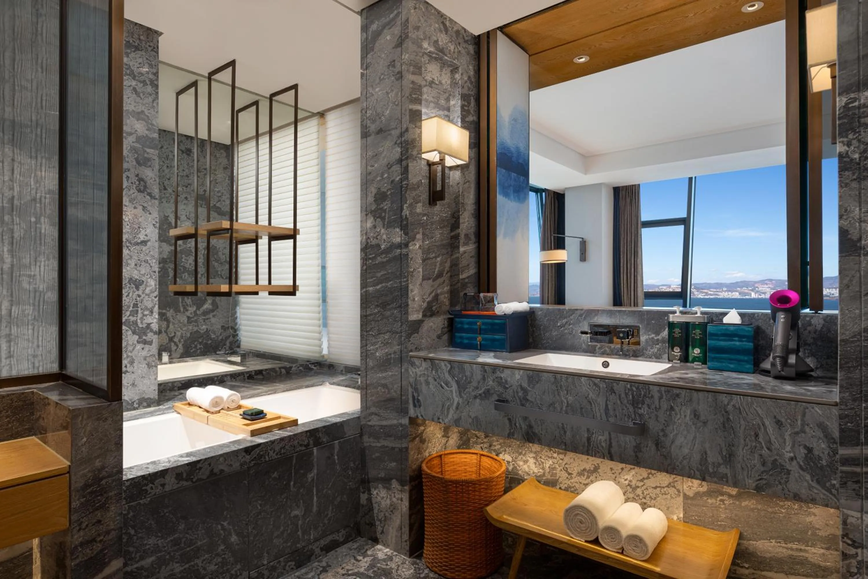 Standard King Room with View in Hotel Indigo Dali Erhai by IHG