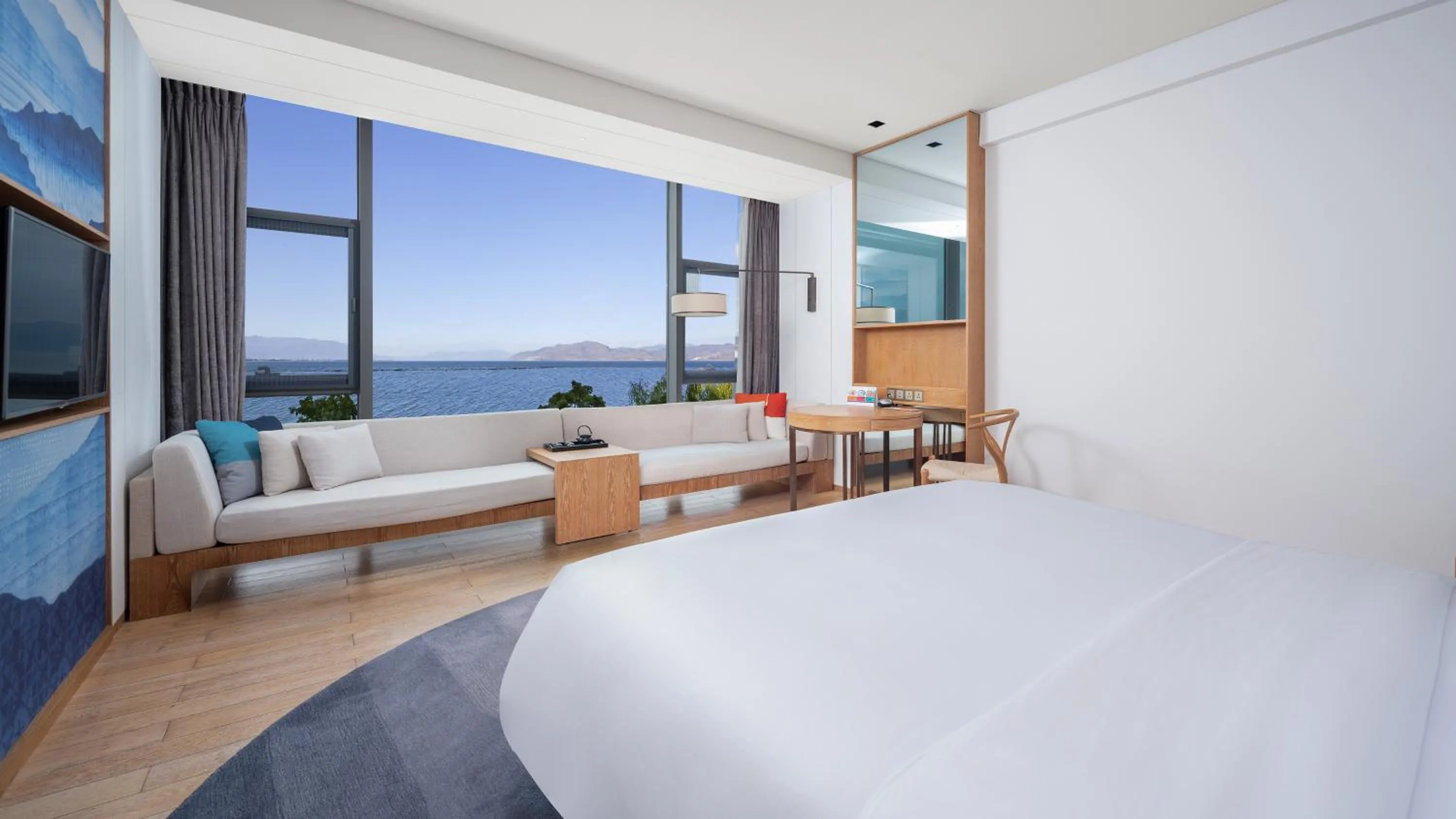 1 King Bed Premium 180 Degree Erhai View in Hotel Indigo Dali Erhai by IHG
