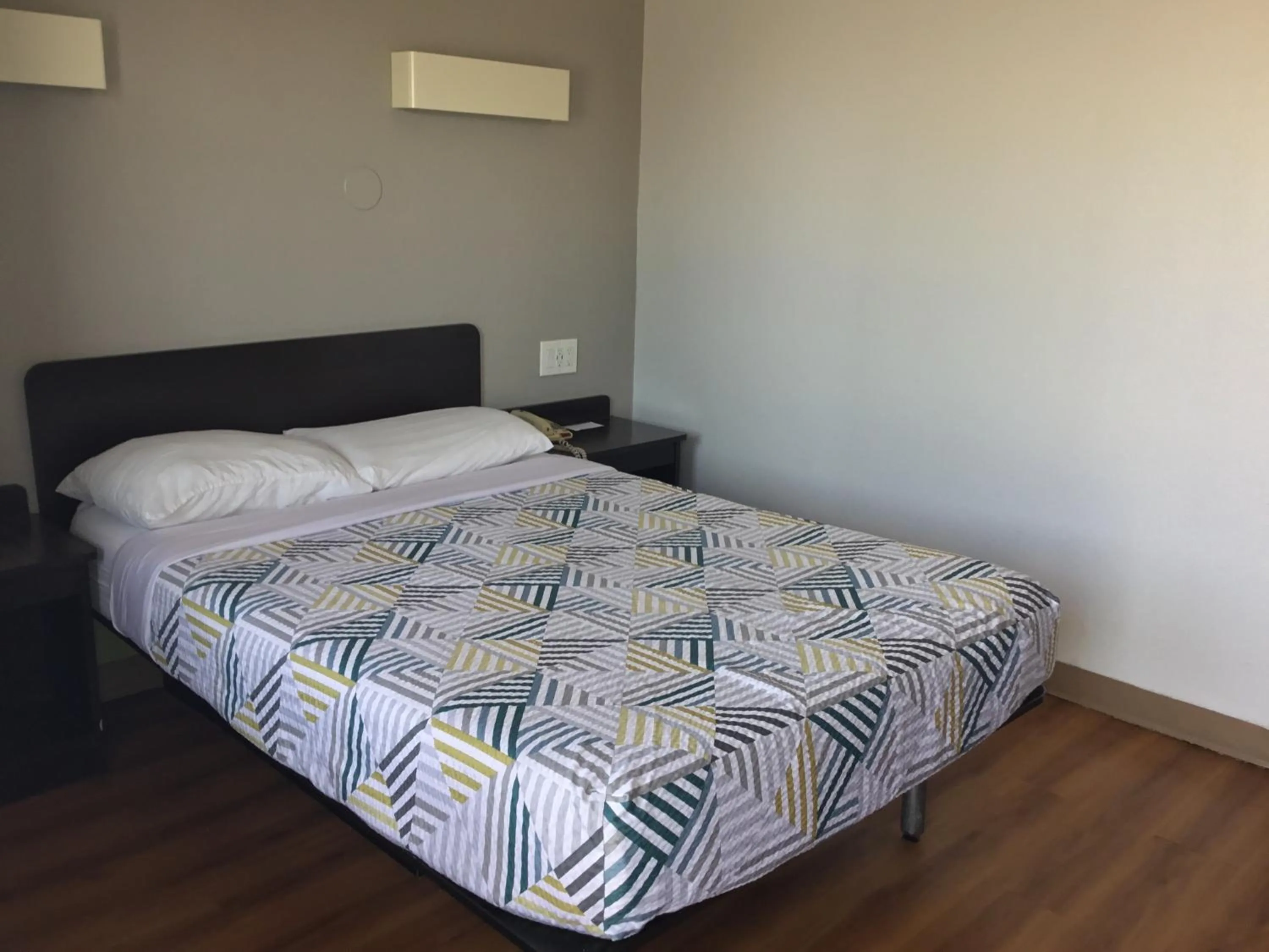 Double Room - Disability Access - Roll In Shower in Motel 6-El Paso, TX - West