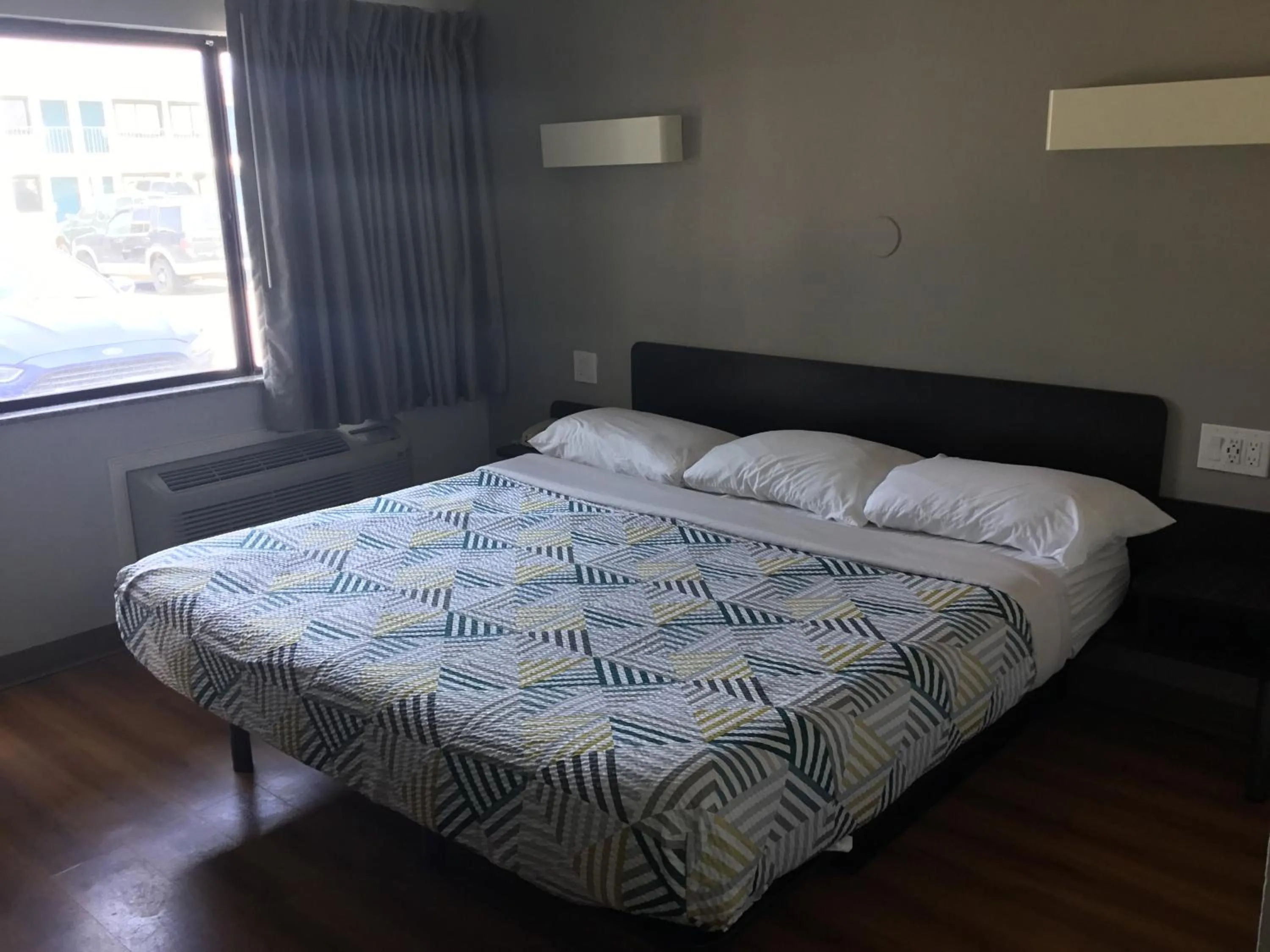 King Room - Non-Smoking in Motel 6-El Paso, TX - West