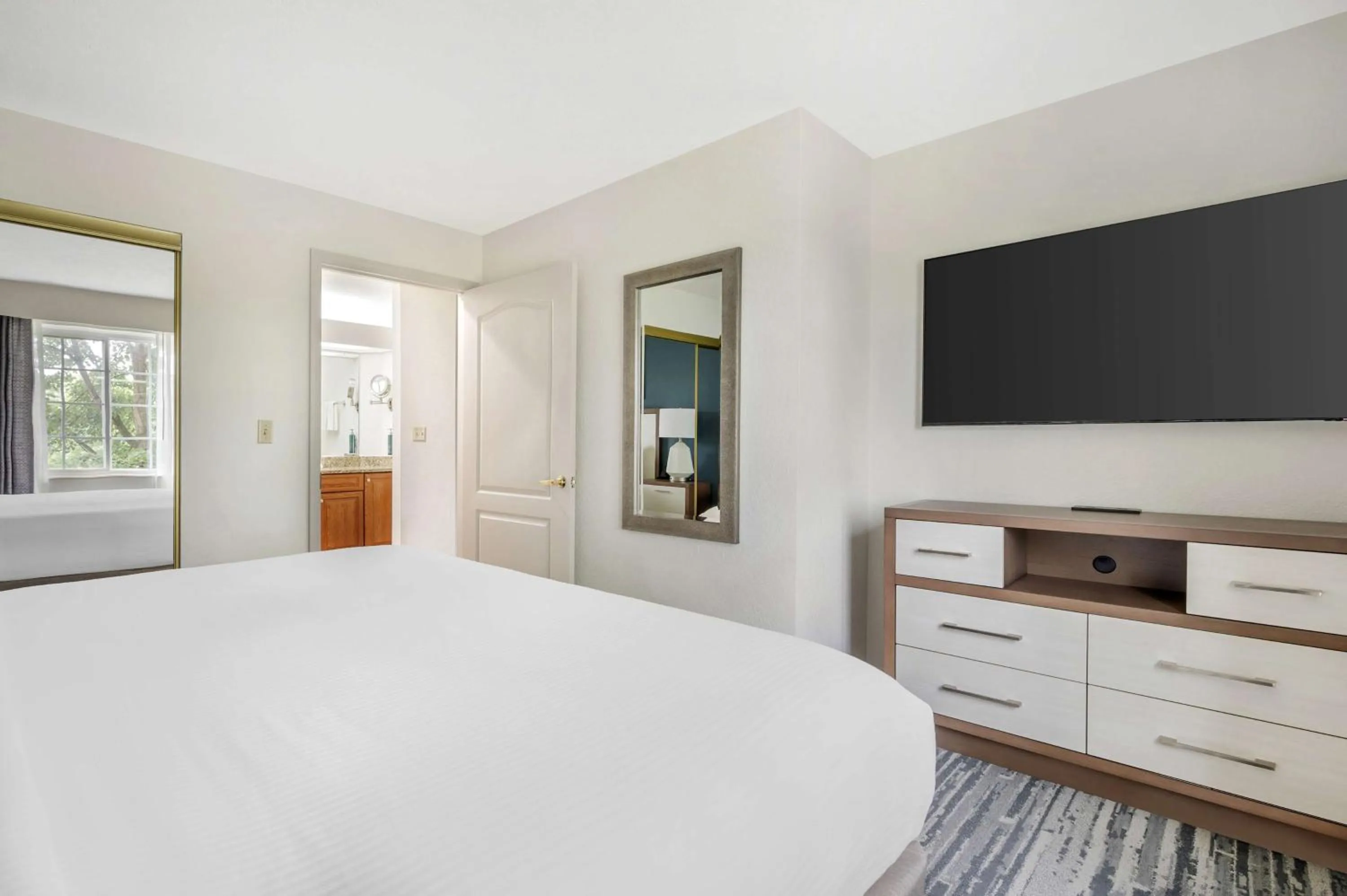 2 BEDROOM 2 KING SUITE WITH BALCONY in Hilton Vacation Club Varsity Club South Bend, IN