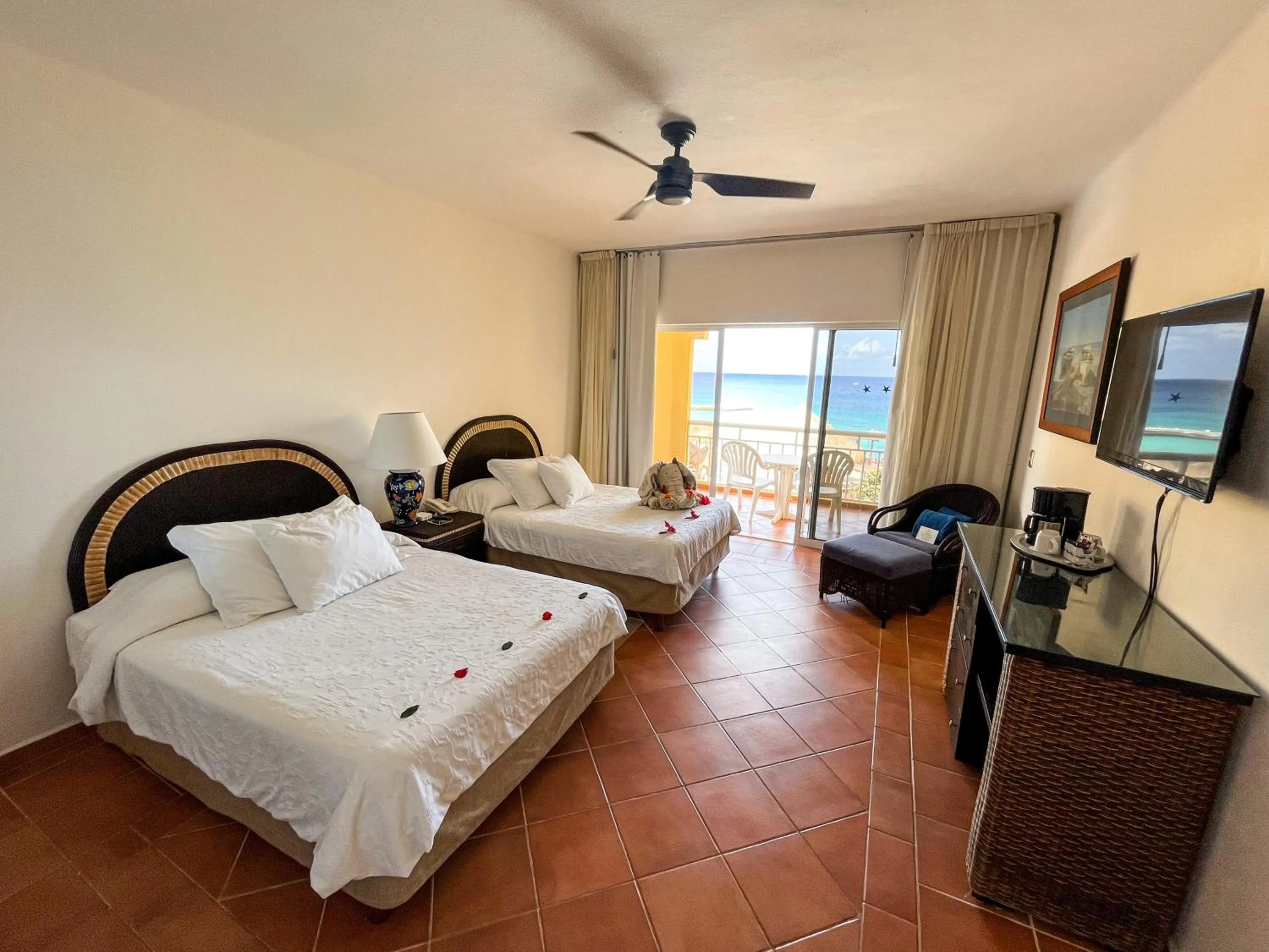 Deluxe Suite with Sea View in Playa Azul Cozumel