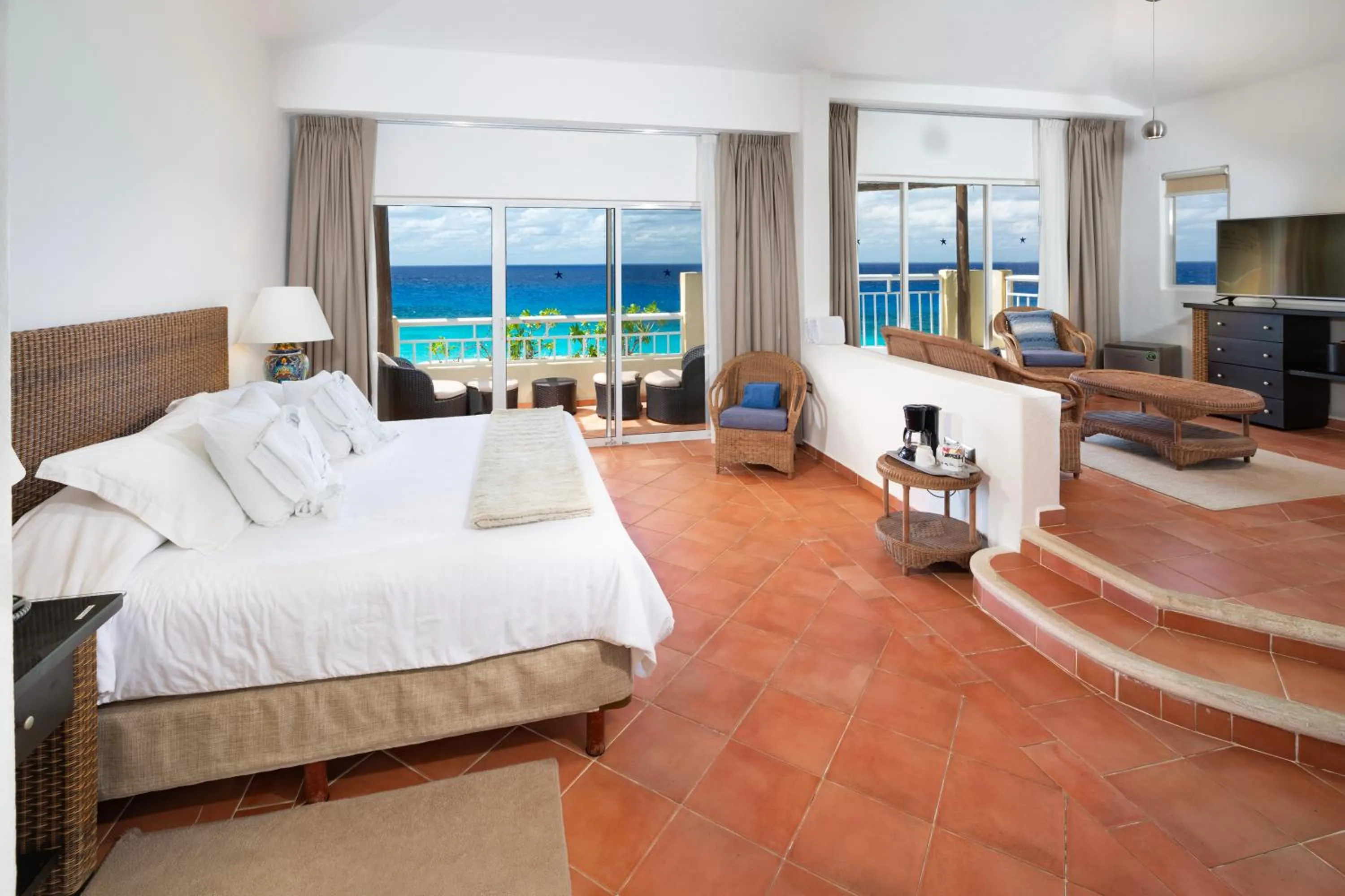 Queen Suite with Pool View in Playa Azul Cozumel