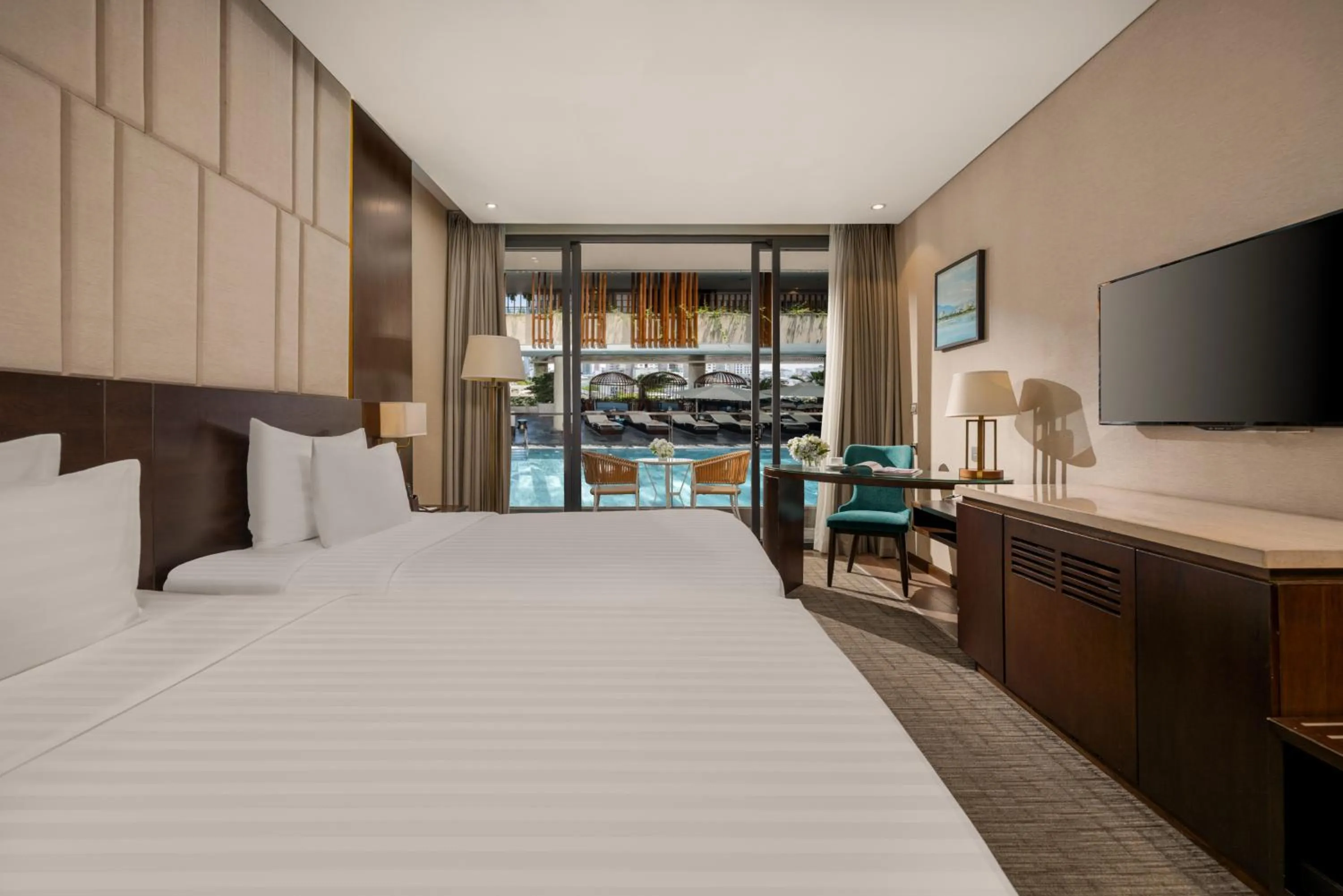 Deluxe Twin Pool View in New Orient Hotel Da Nang