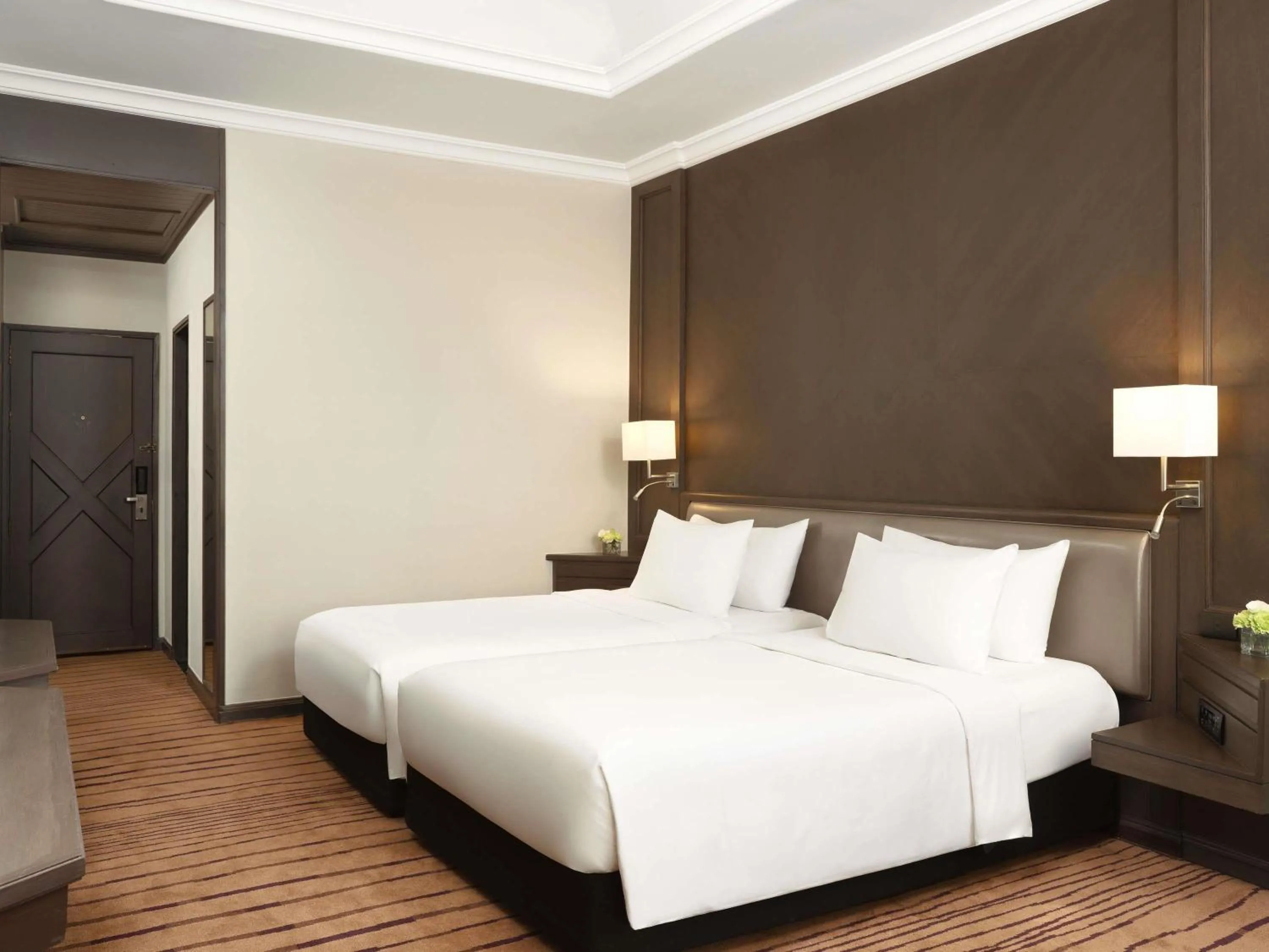 EXECUTIVE ROOM Twin Bed - Executive Lounge access, High Floor, 20% off on Food and Beverages in Grand Mercure Bangkok Atrium