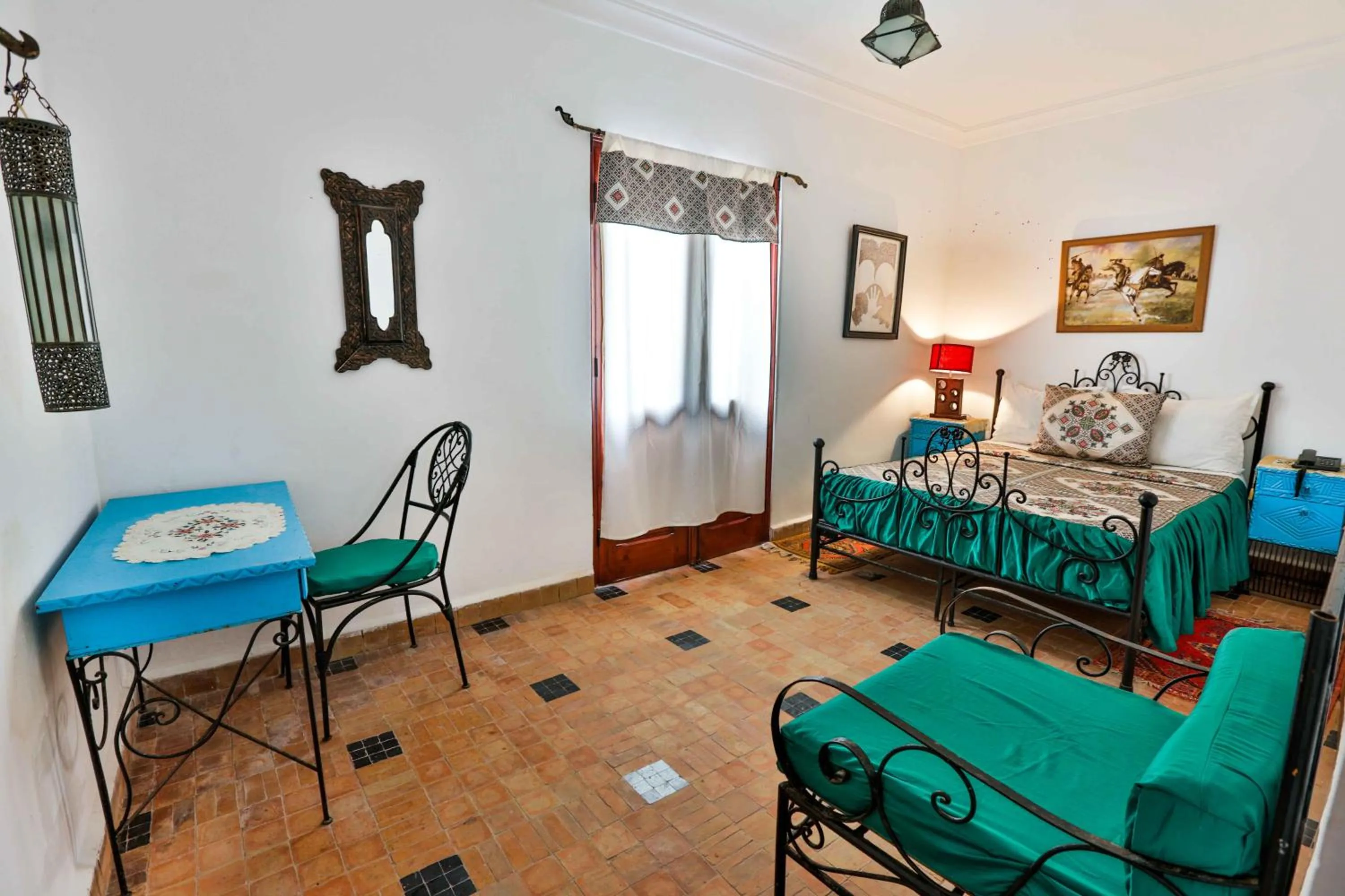 Large Double Room in Riad Al khansaa