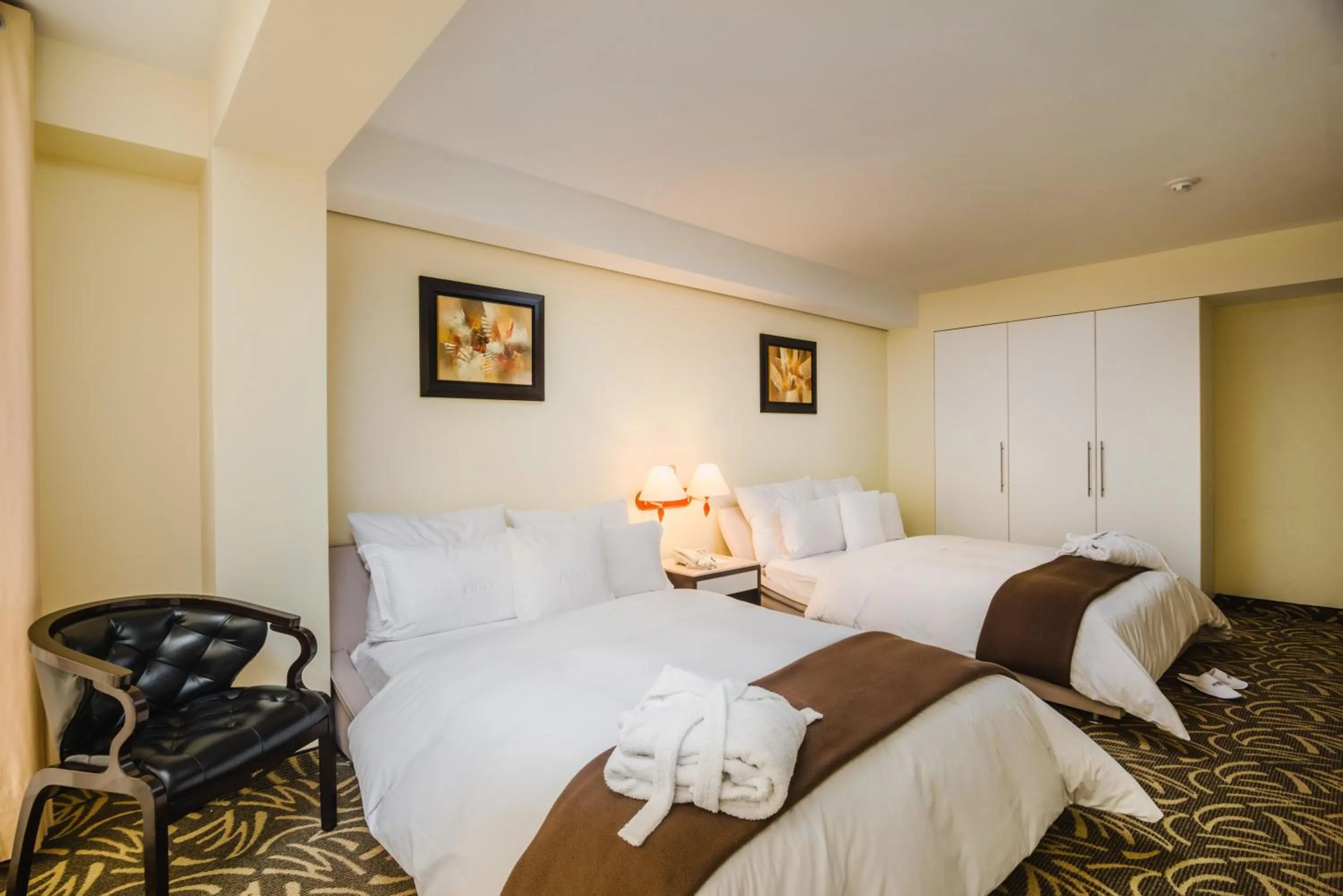Standard Twin Room with Two Queen Beds in Hotel Nobility