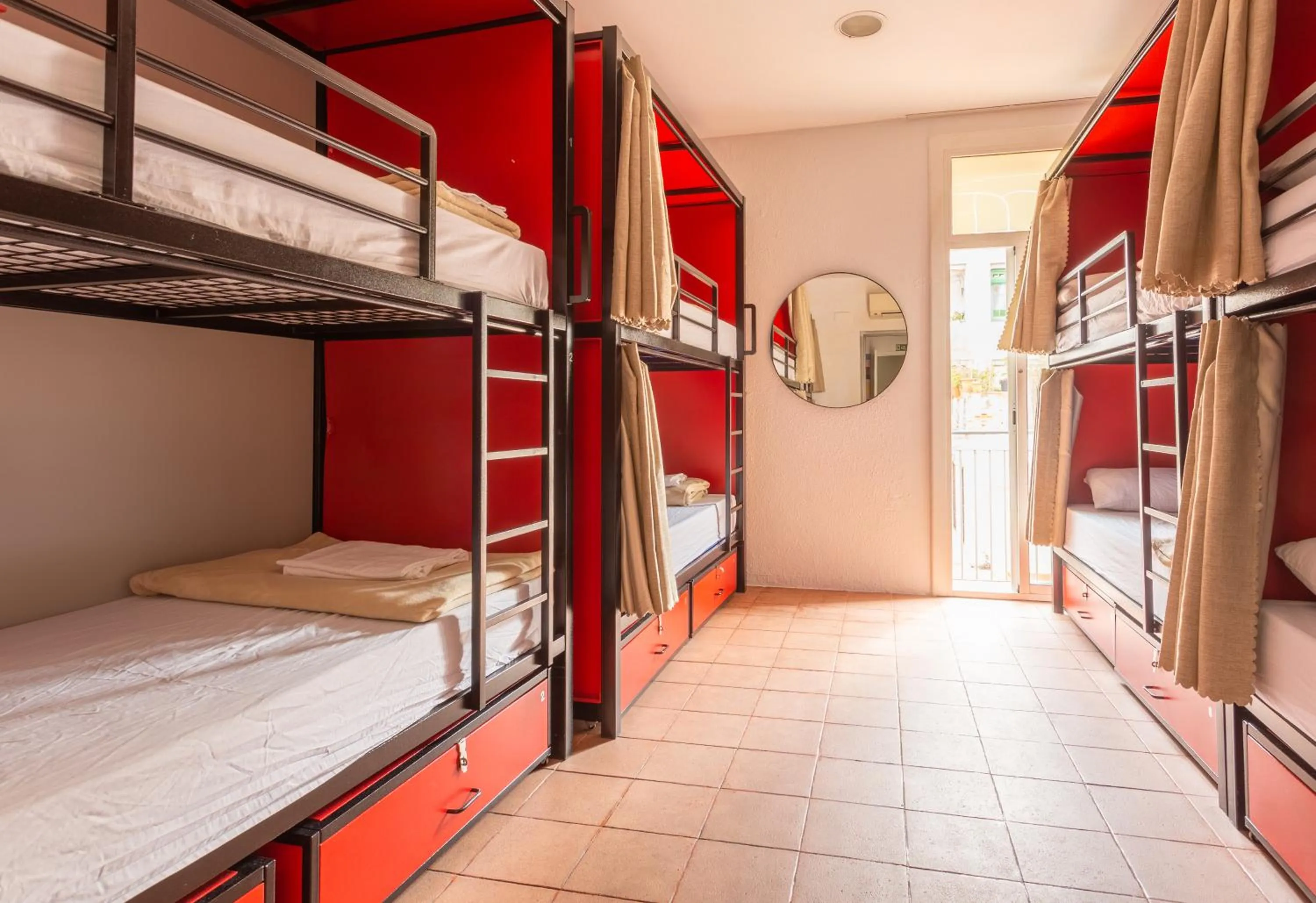 Bed in 8-Bed Mixed Dormitory Room in Mambo Tango