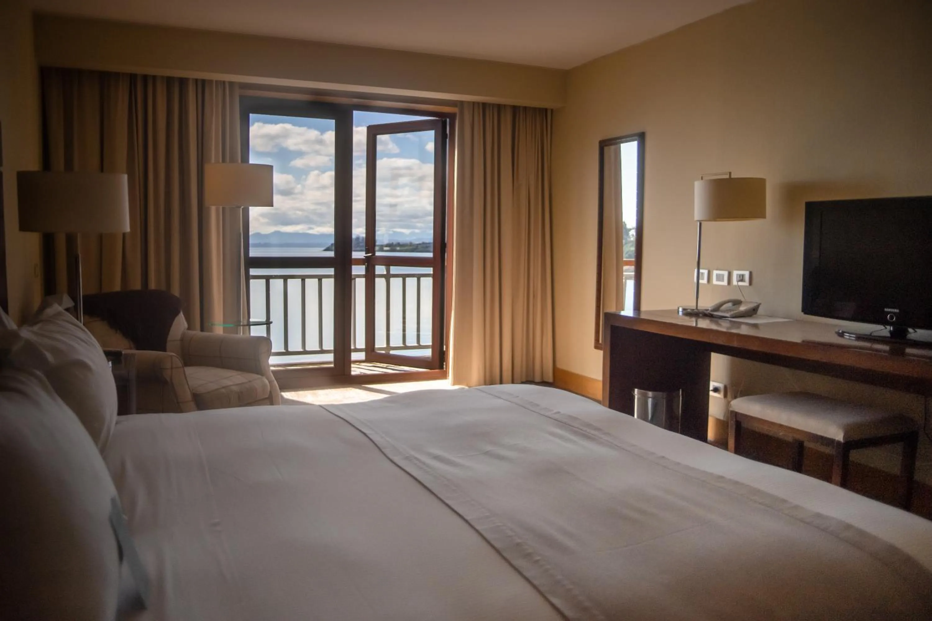 King Studio Suite with View - Non-Smoking in Radisson Hotel Puerto Varas