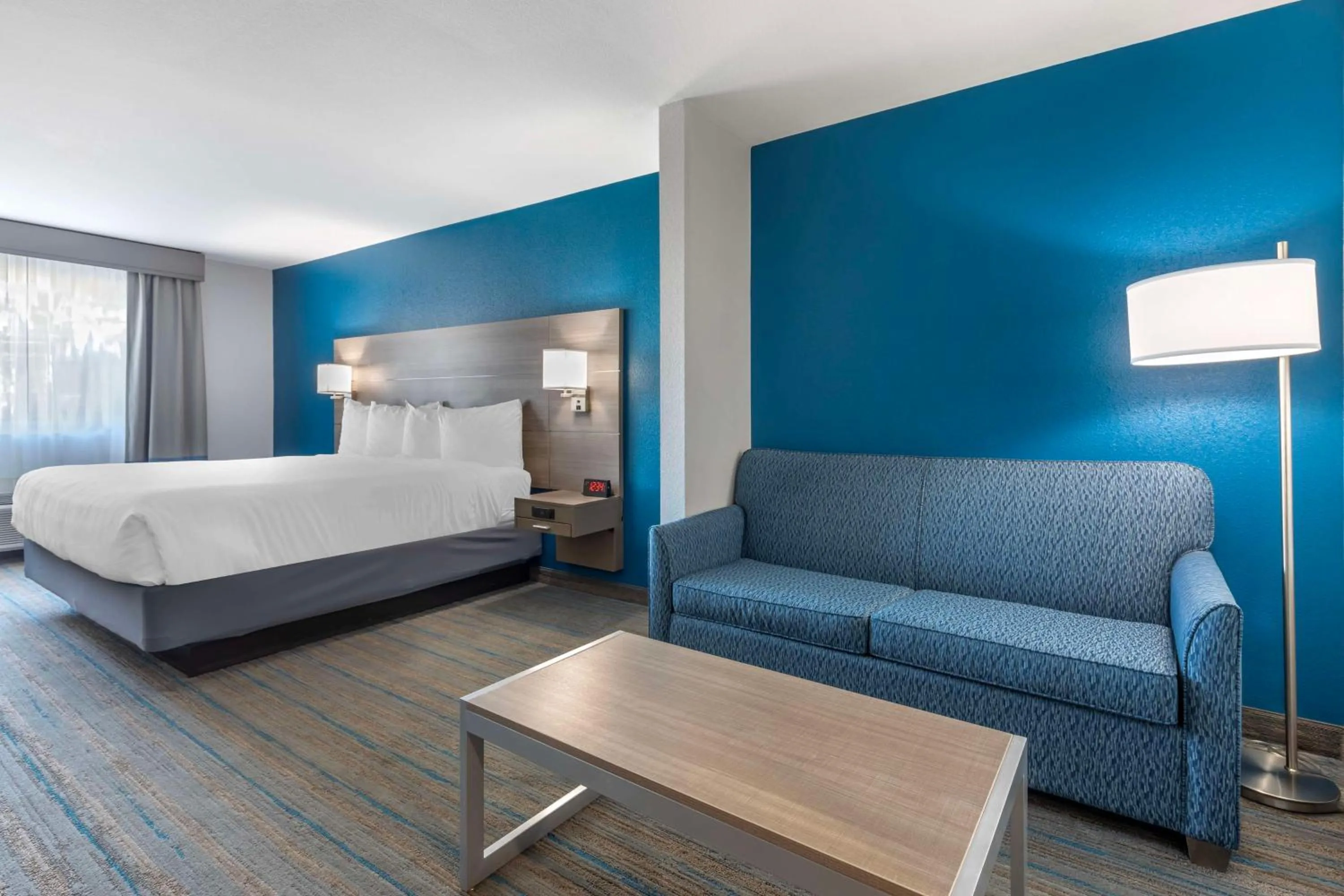 King Suite with Bath Tub and Sofa Bed - Disability Access/Non-Smoking in Best Western Plus Stephenville Inn