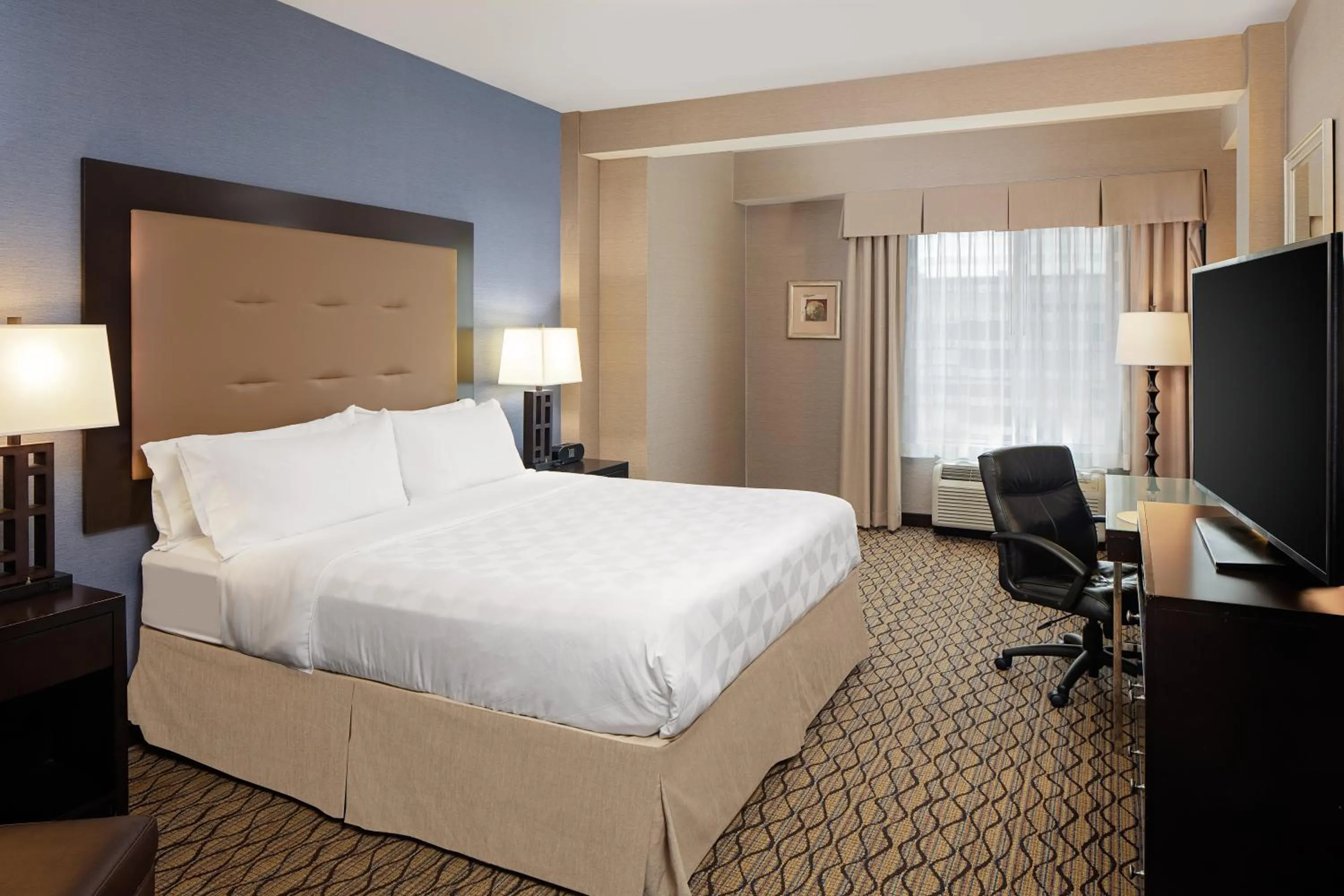 King Room - Mobility Access/Hearing Accessible in Holiday Inn Detroit Metro Airport by IHG