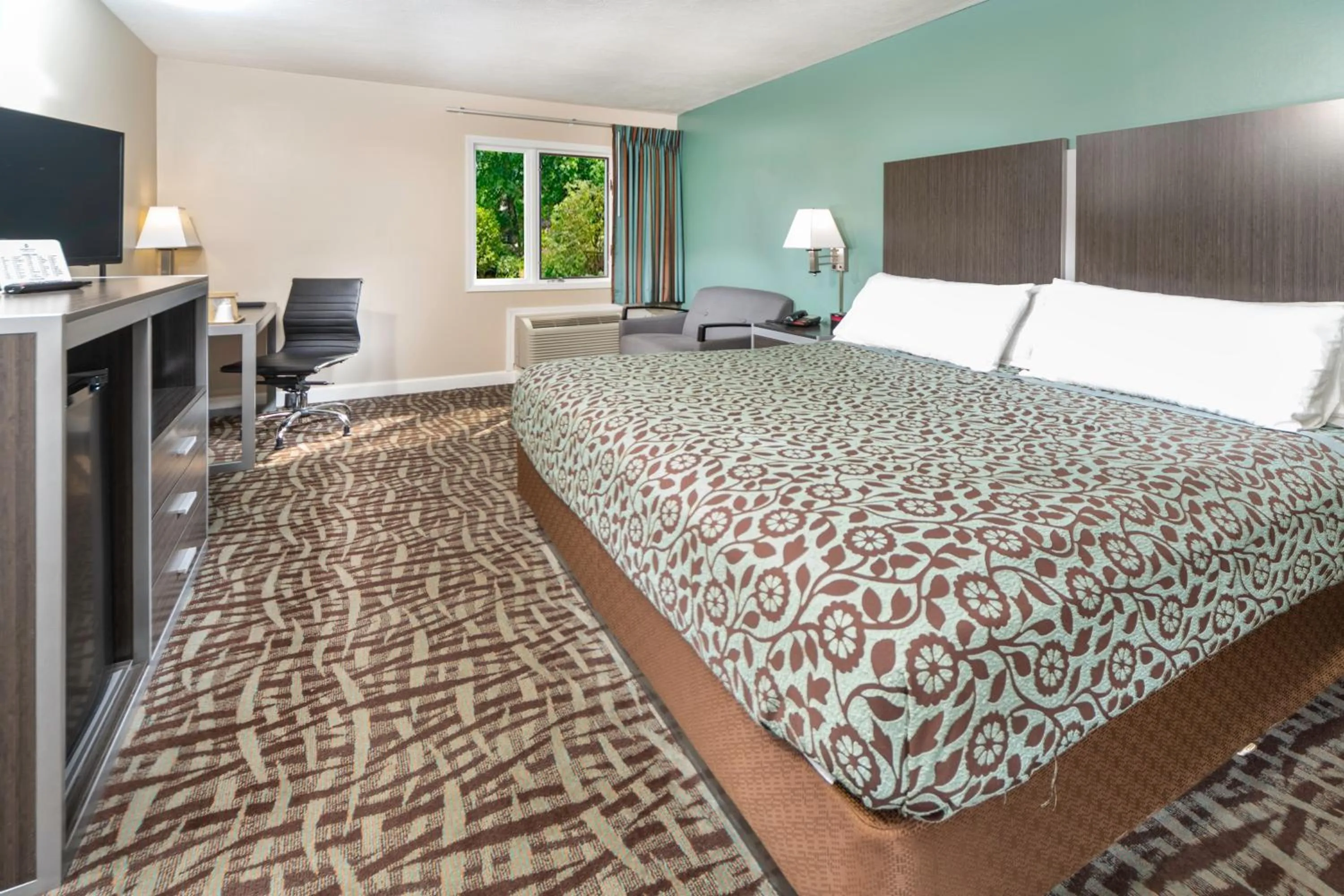 King Suite in BridgePointe Inn & Suites by BPhotels, Council Bluffs, Omaha Area
