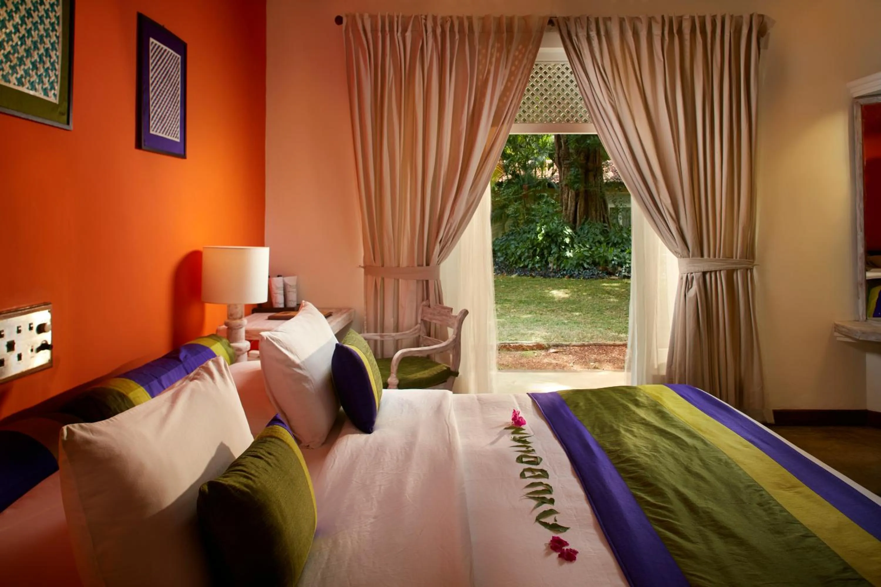 Superior King Room with 25% off on Buffet Dinner - single occupancy in Hotel Sigiriya