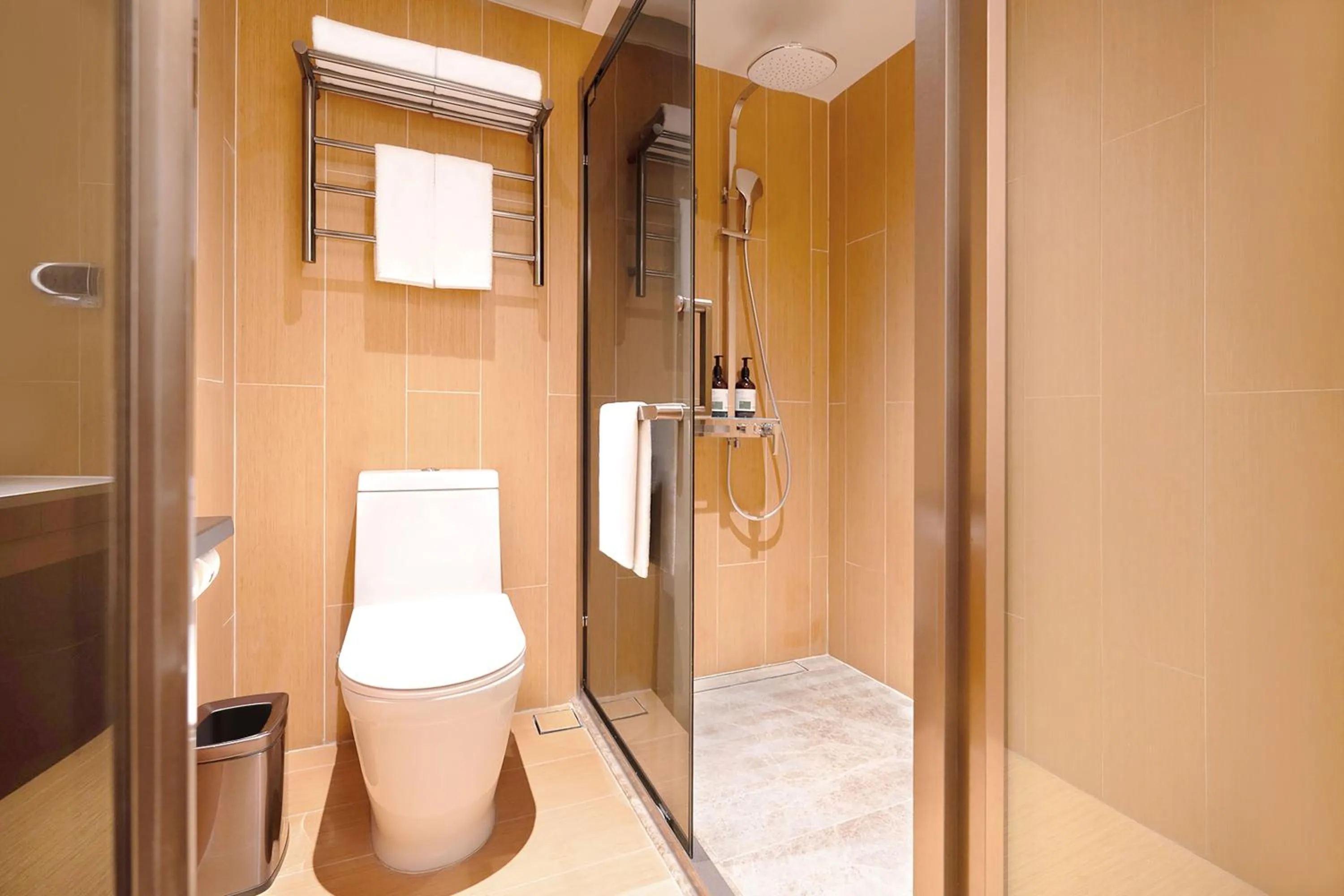 Superior Double Room in Ji Hotel Orchard Singapore