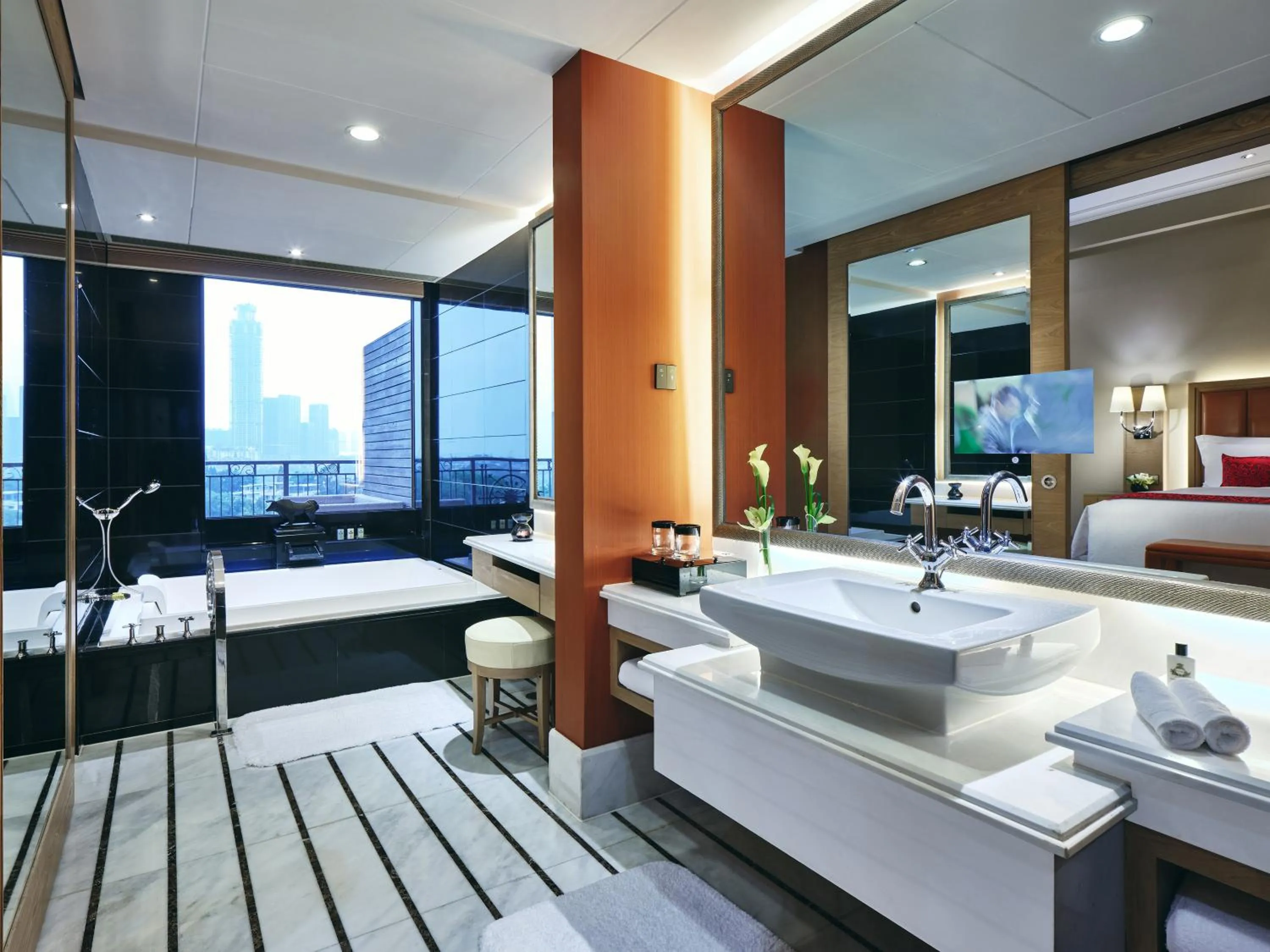 Classic King Room - Lounge Access in InterContinental Shenzhen by IHG