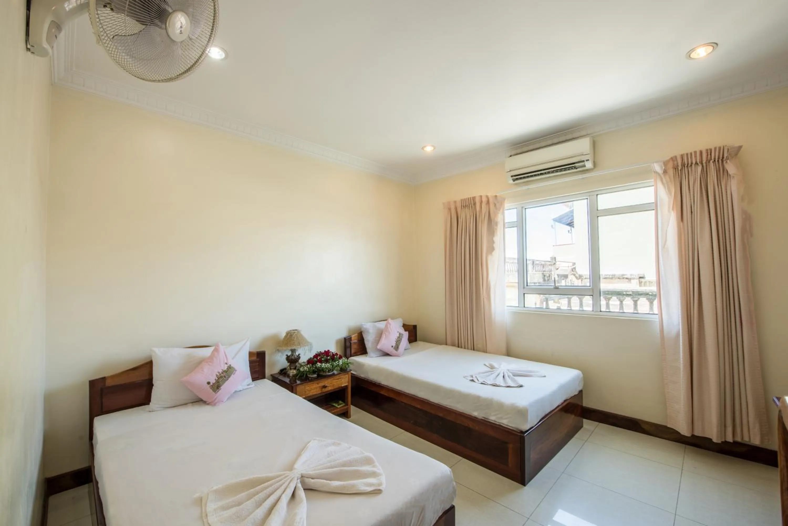 Standard Twin Room in Seng Hout Hotel