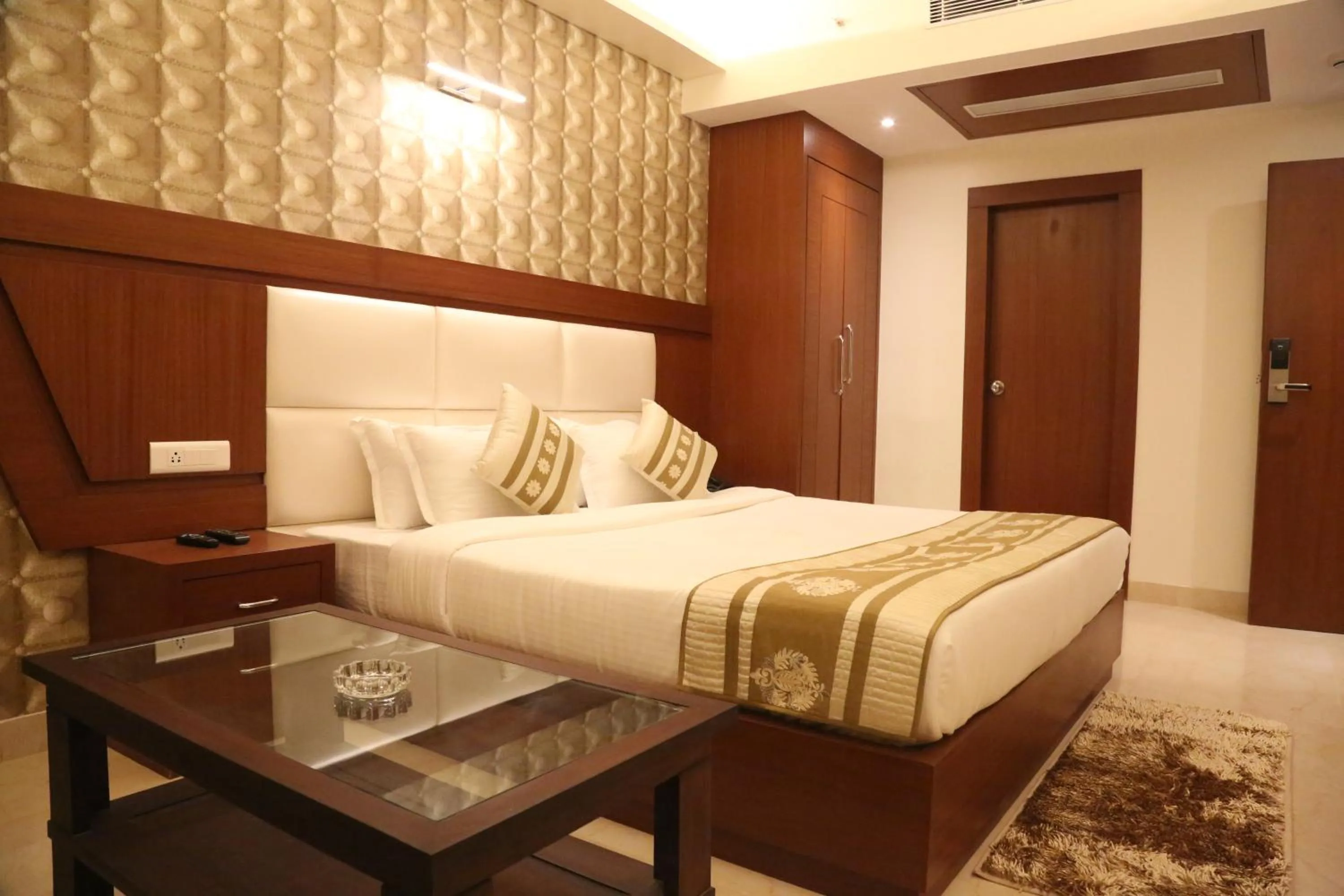 Deluxe Double Room - single occupancy in Hotel Varanasi Inn