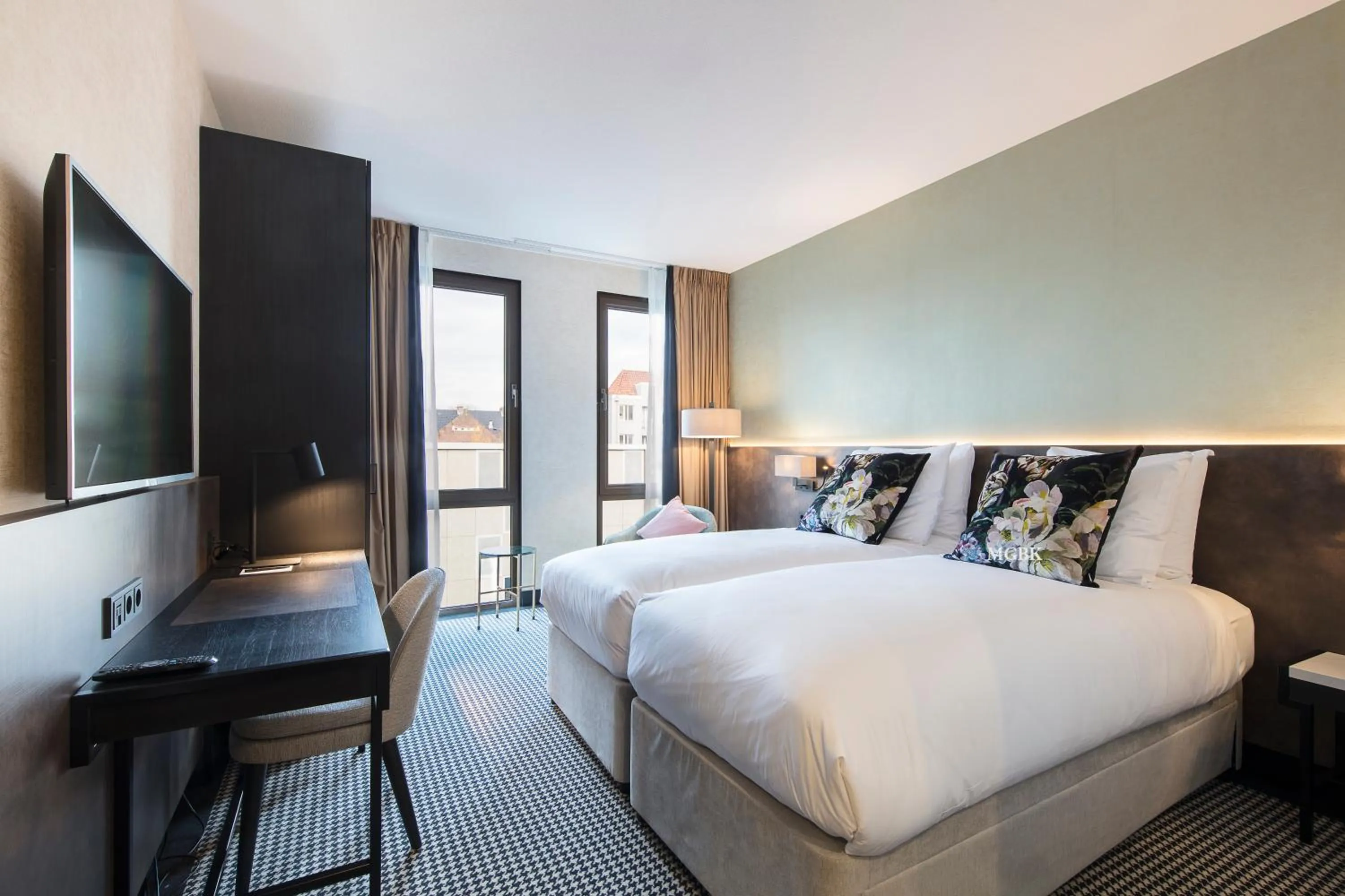 Twin Room with Canal View in Monet Garden Hotel Amsterdam