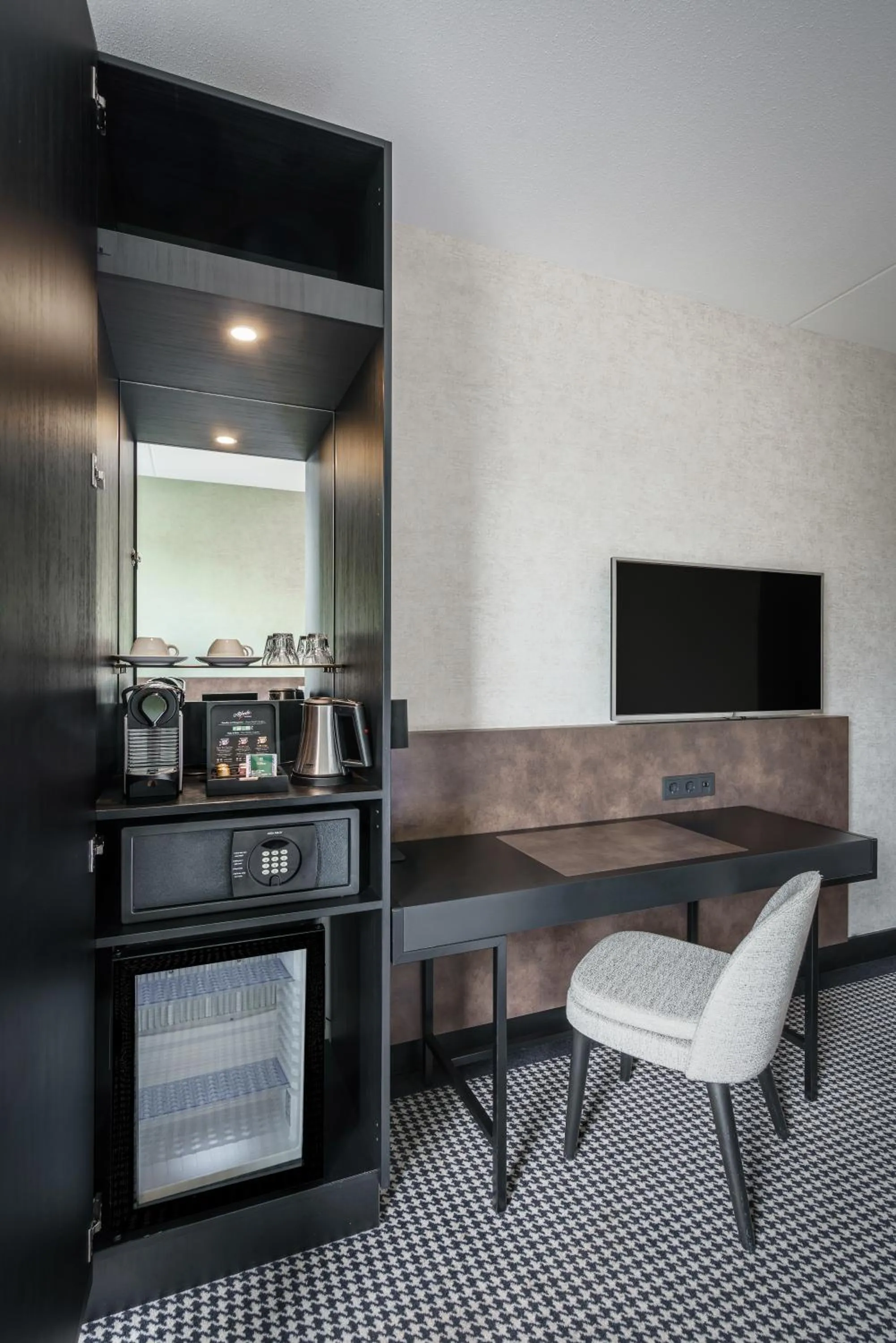 Twin Room in Monet Garden Hotel Amsterdam