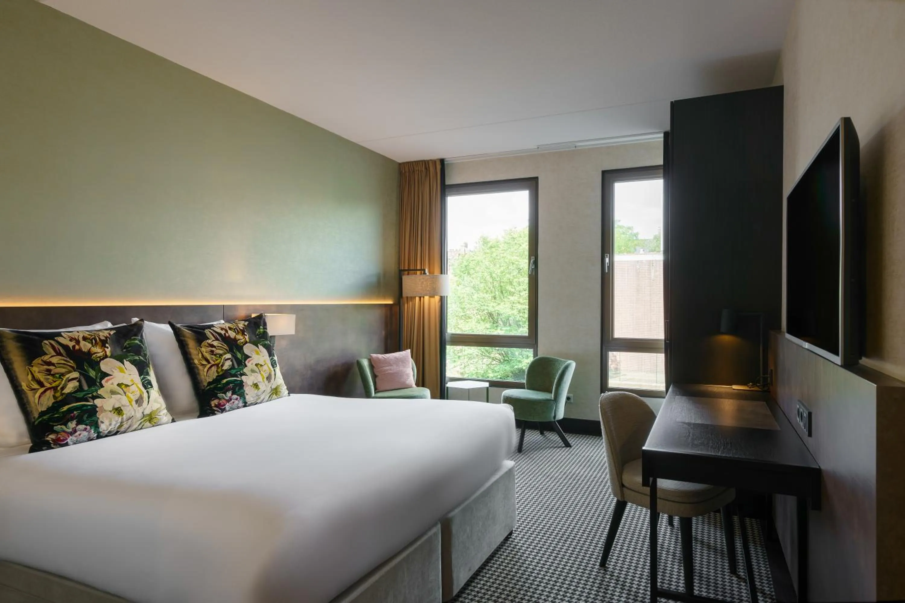 Double Room with Canal View in Monet Garden Hotel Amsterdam