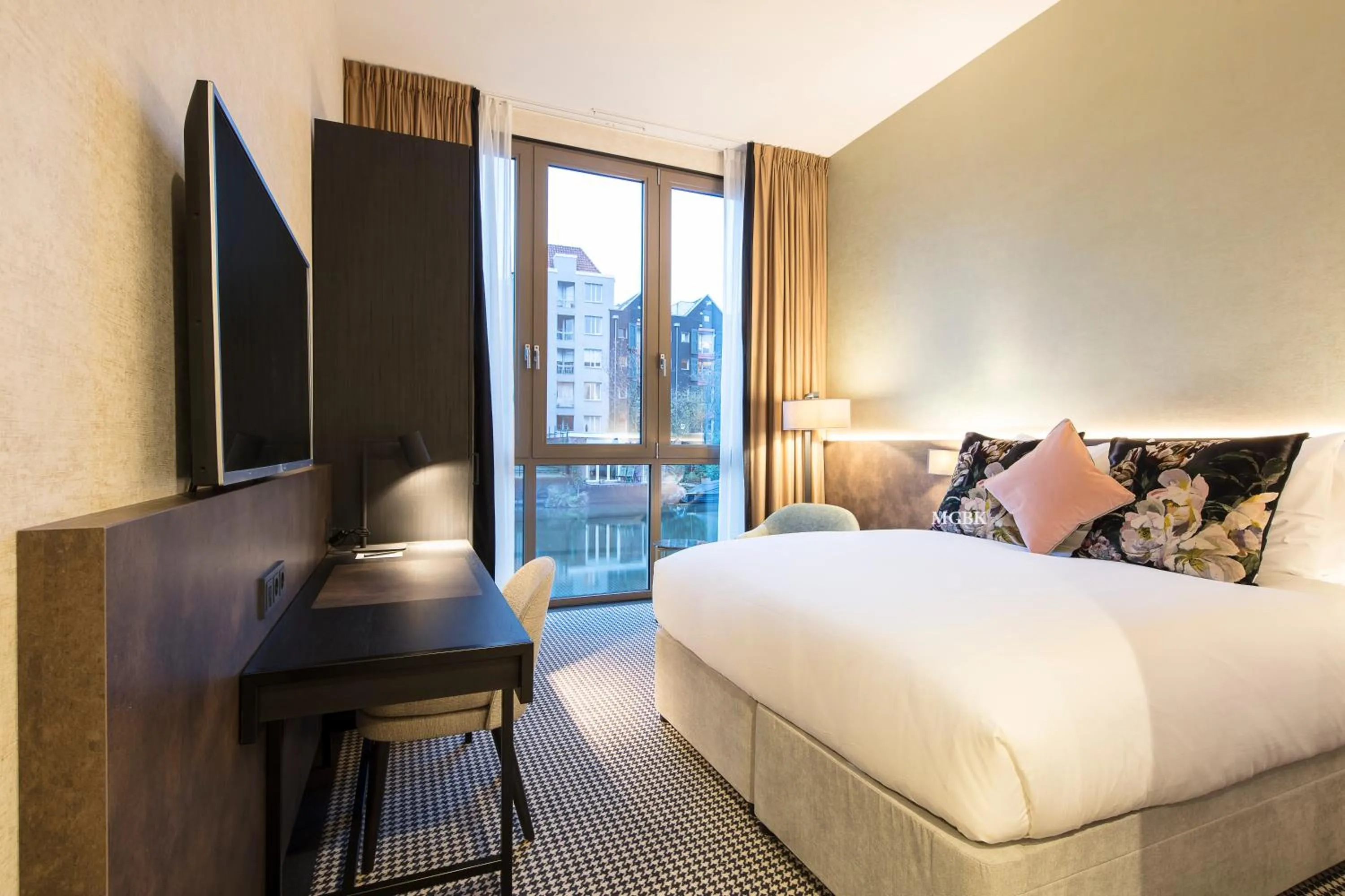 Double Room with Canal View - Disability Access in Monet Garden Hotel Amsterdam