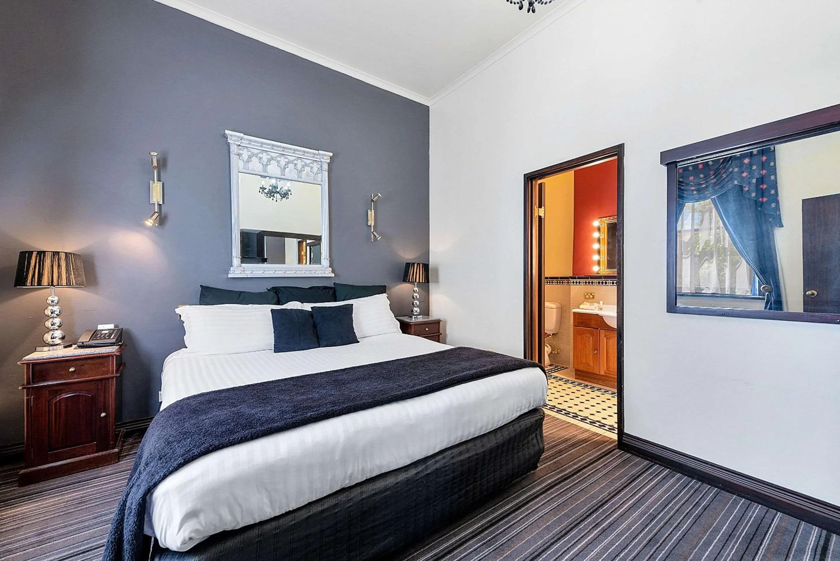 King Spa Suite - Non-Smoking in Quality Hotel Colonial Launceston