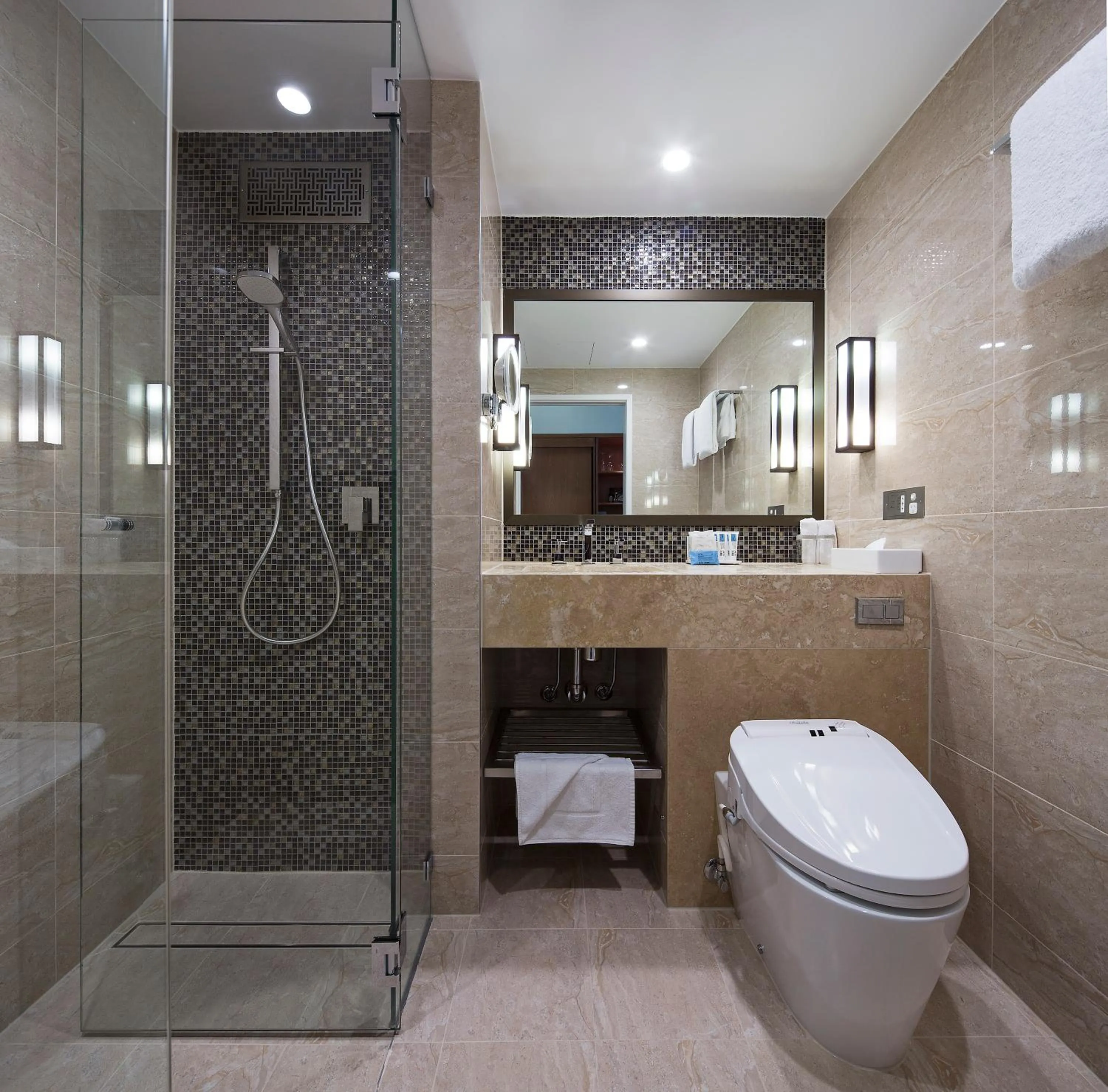 Premium City View Twin with Free Wifi in Royal On The Park