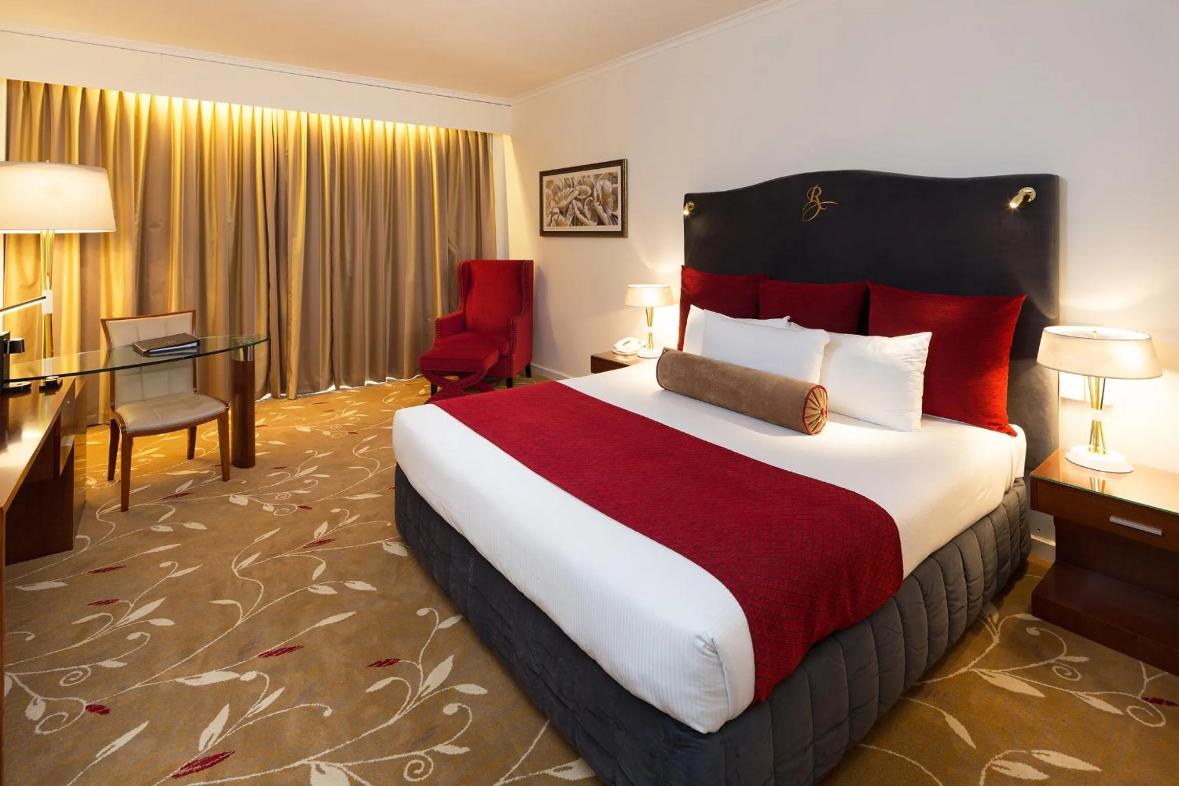 Deluxe City View King with Free Wifi in Royal On The Park