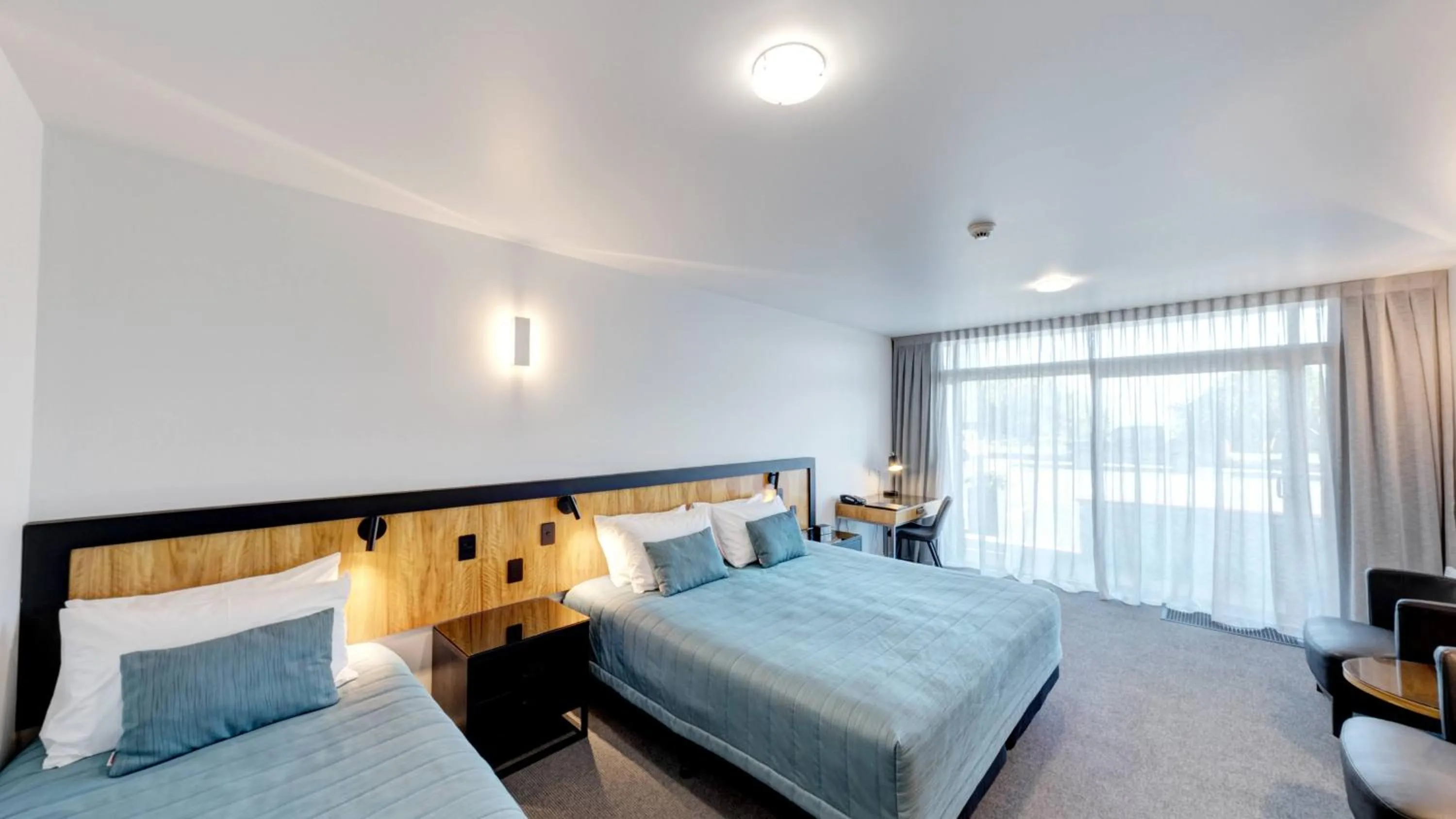 Ocean View Premium Twin Room in Beachfront Hotel Hokitika