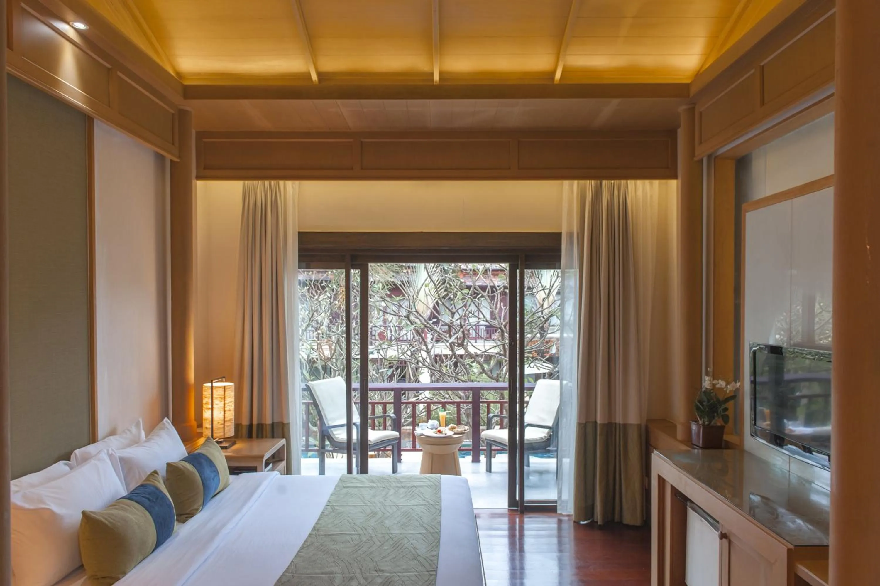 Deluxe Regency with Pool View in Chaweng Regent Beach Resort