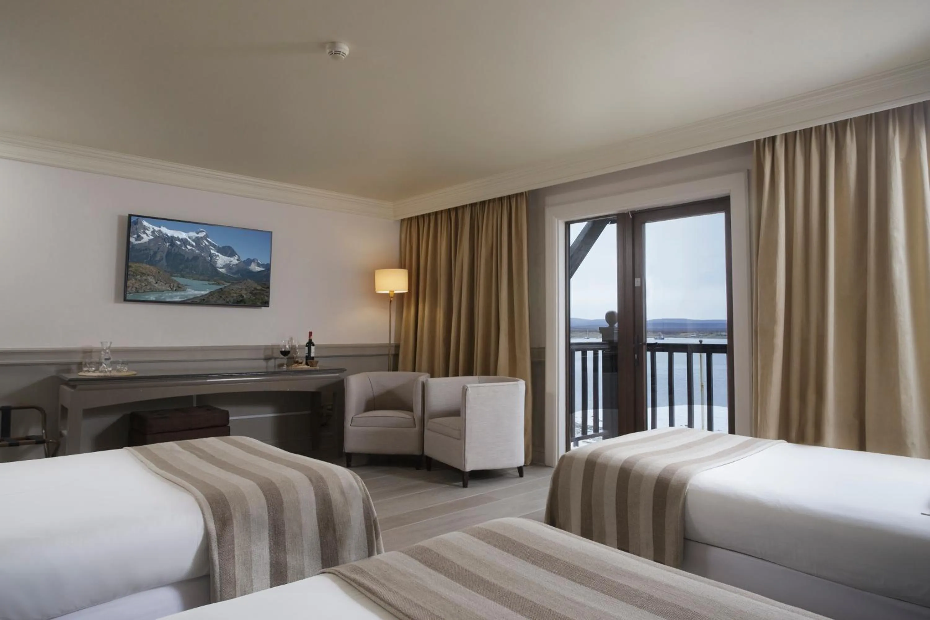 Superior Triple Room with Sea View in Hotel Costaustralis