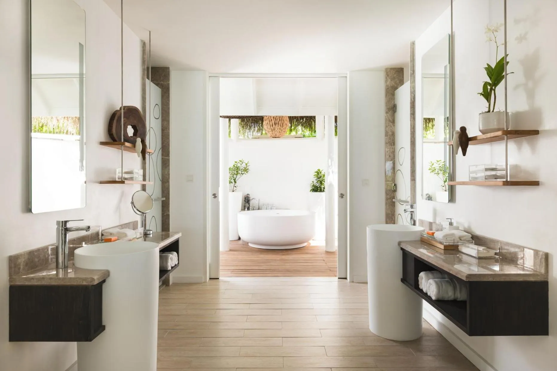 Romantic Beach Pool Villa in LUX* South Ari Atoll Resort & Villas