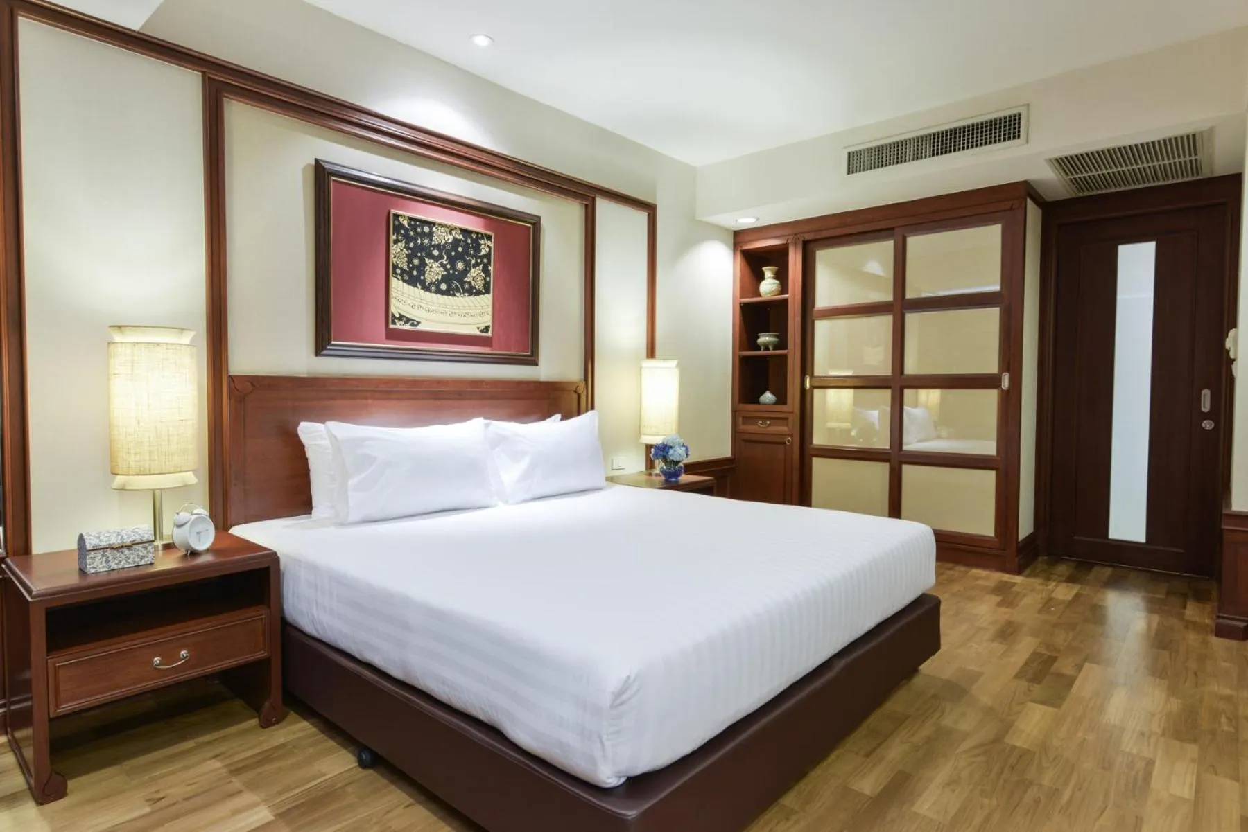 One-Bedroom Suite in Centre Point Sukhumvit Thong-Lo
