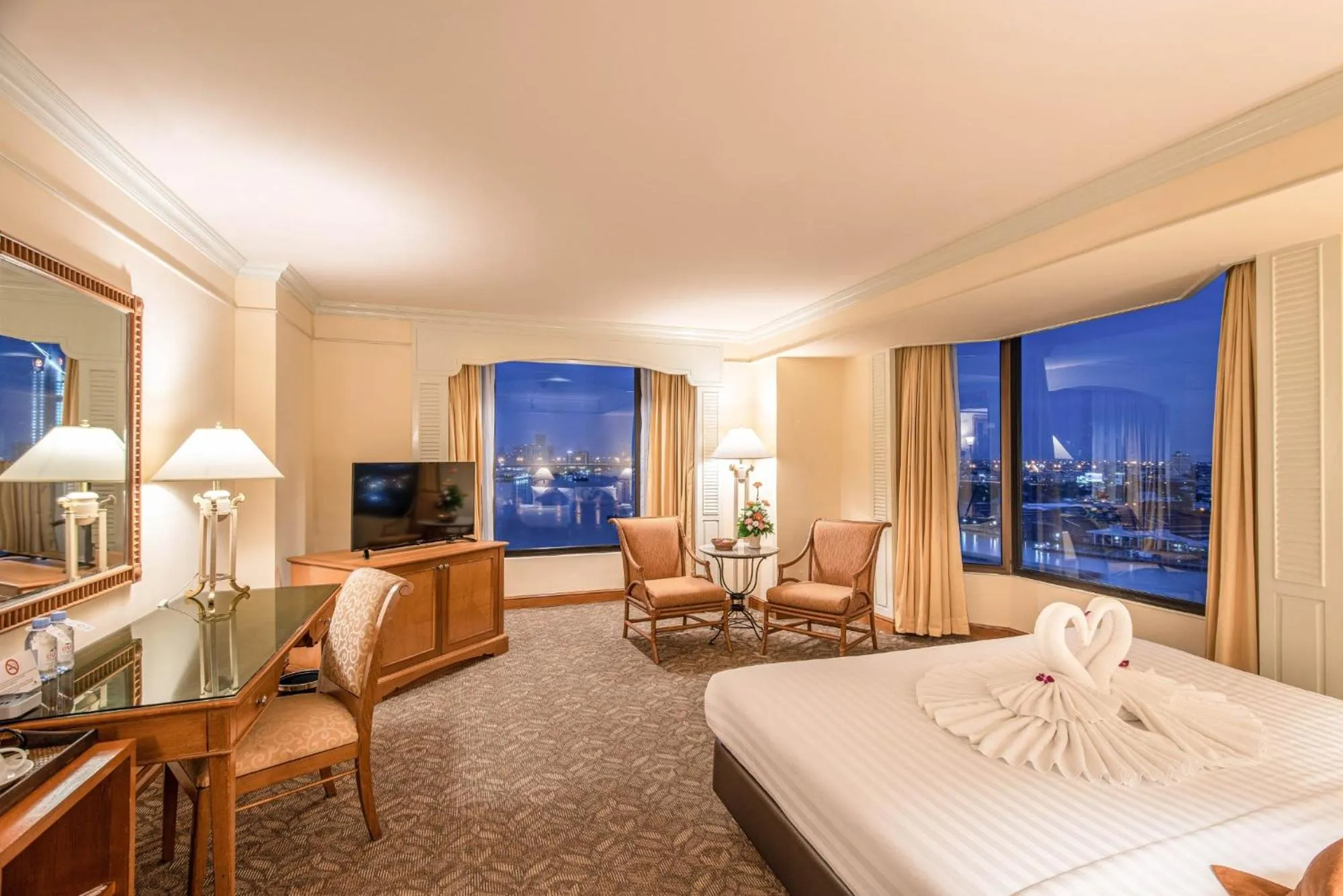 Premier King Room with River View - Corner Room in Montien Riverside Hotel Bangkok