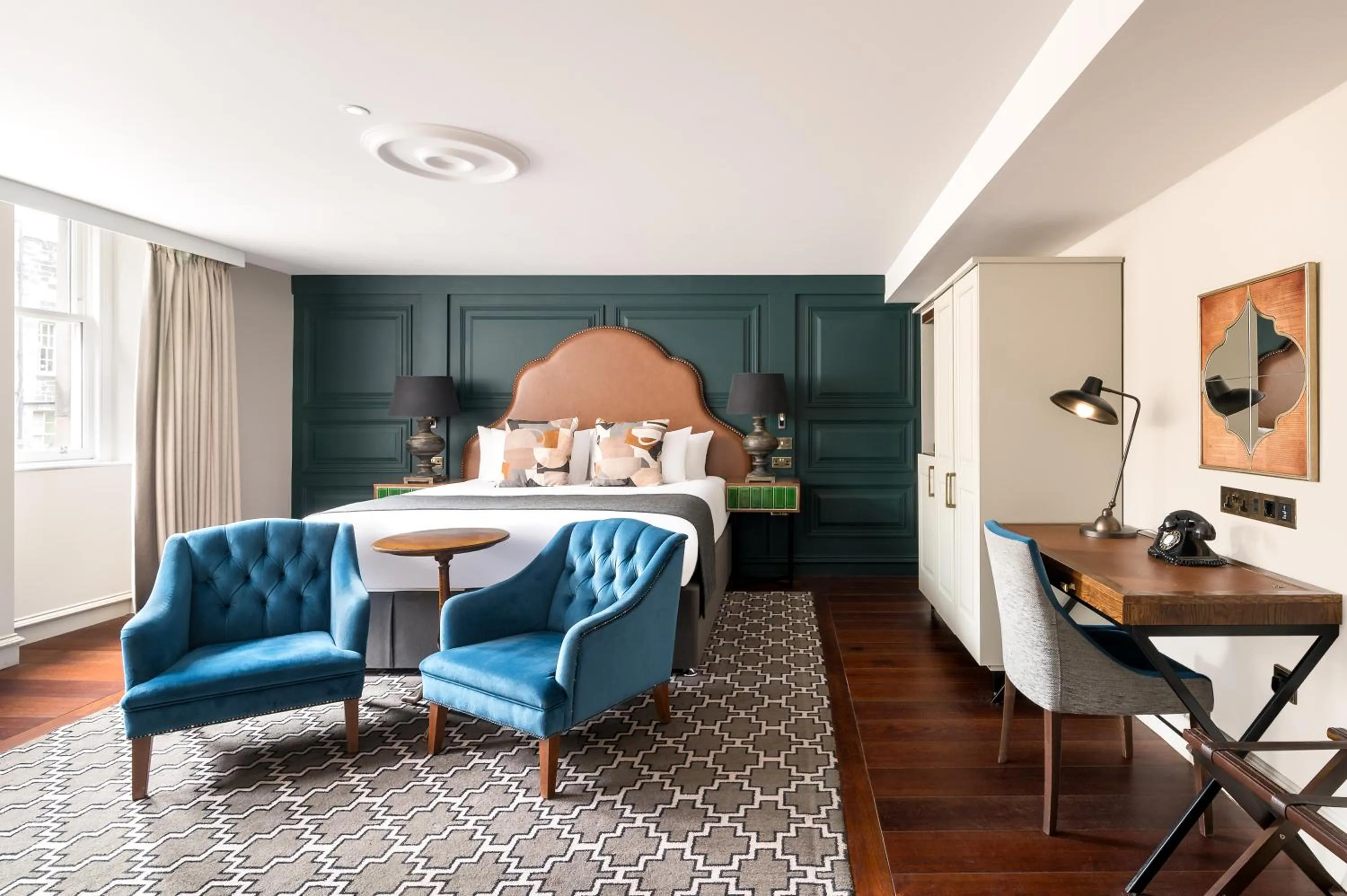 Premium King Room with City View in Hotel Indigo - Edinburgh - Princes Street by IHG