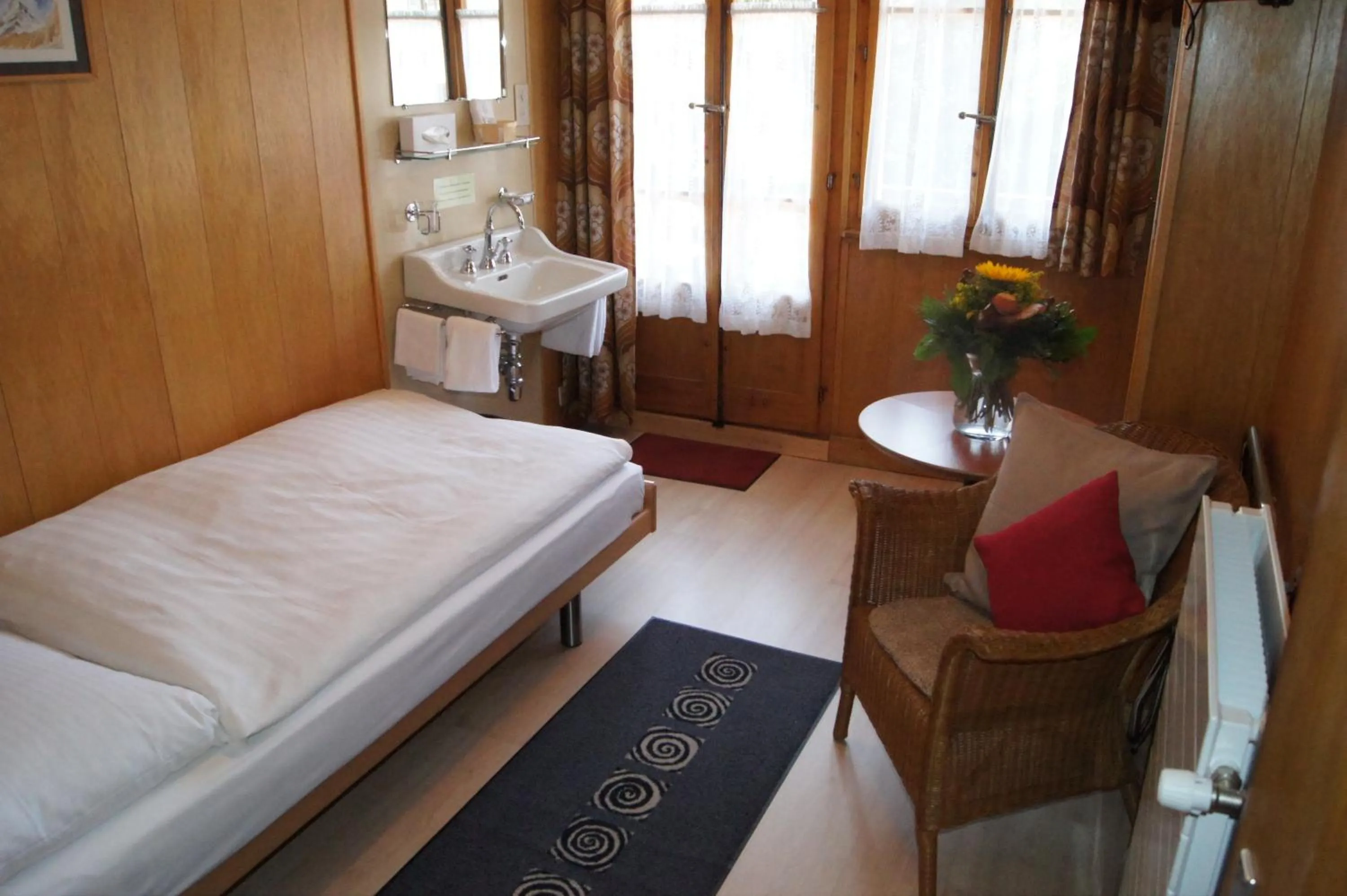 Single Room with Shared Bathroom - single occupancy in Hotel Alpina