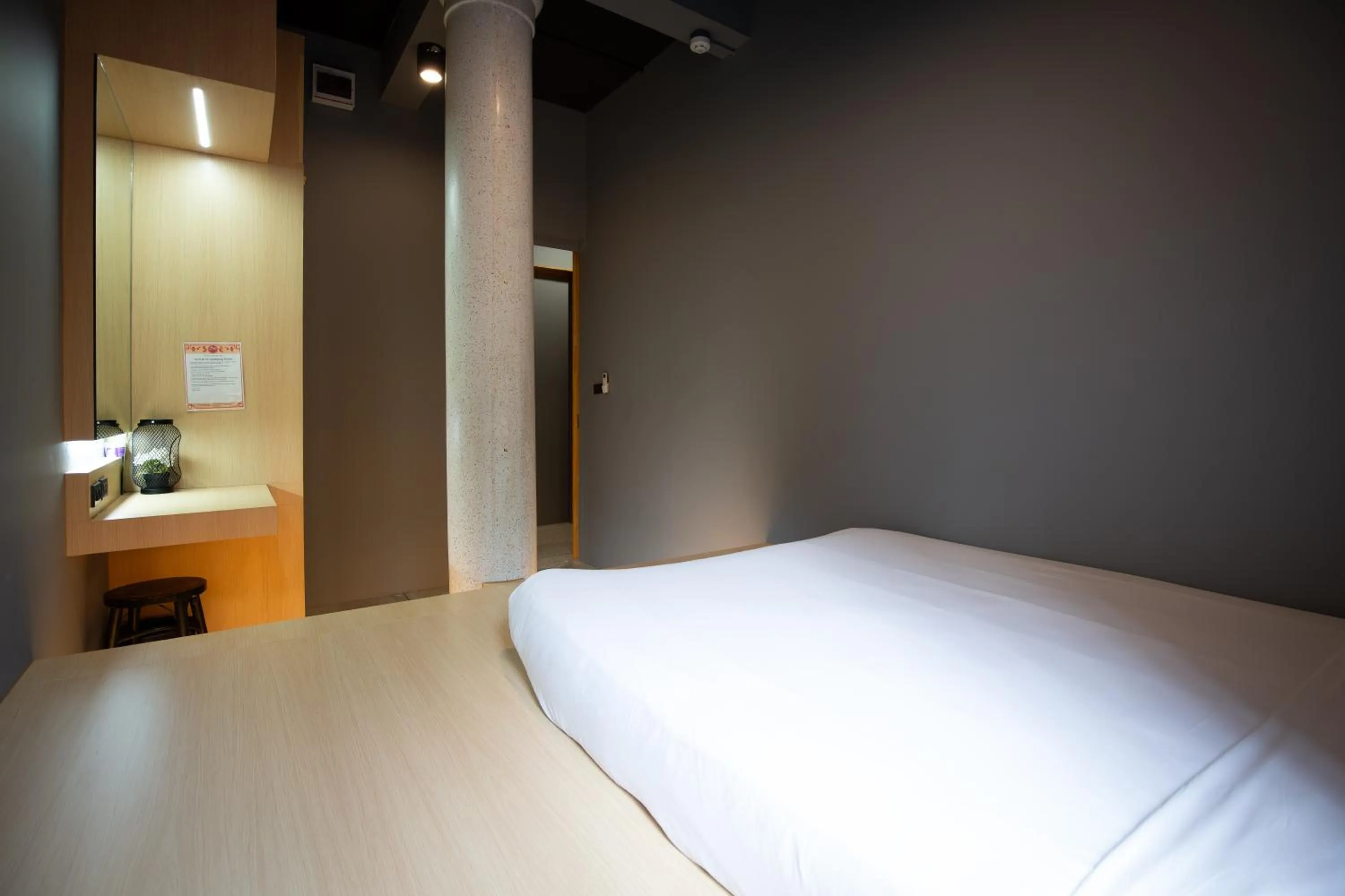 Deluxe Queen Room with Shared Bathroom in CLOUD on Saladaeng Silom Hostel Bangkok