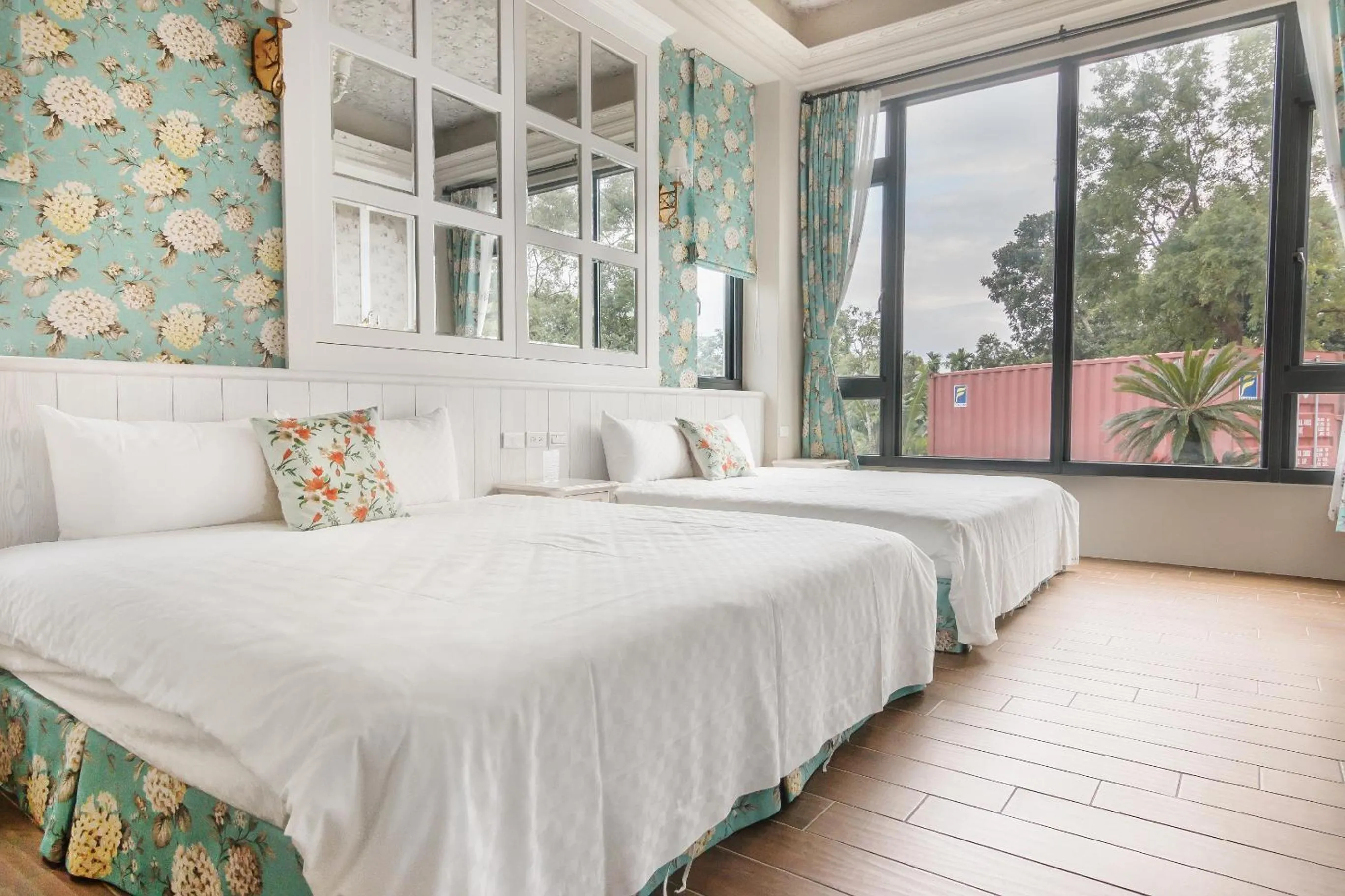 Queen Room with Two Queen Beds in The Dawn B&B