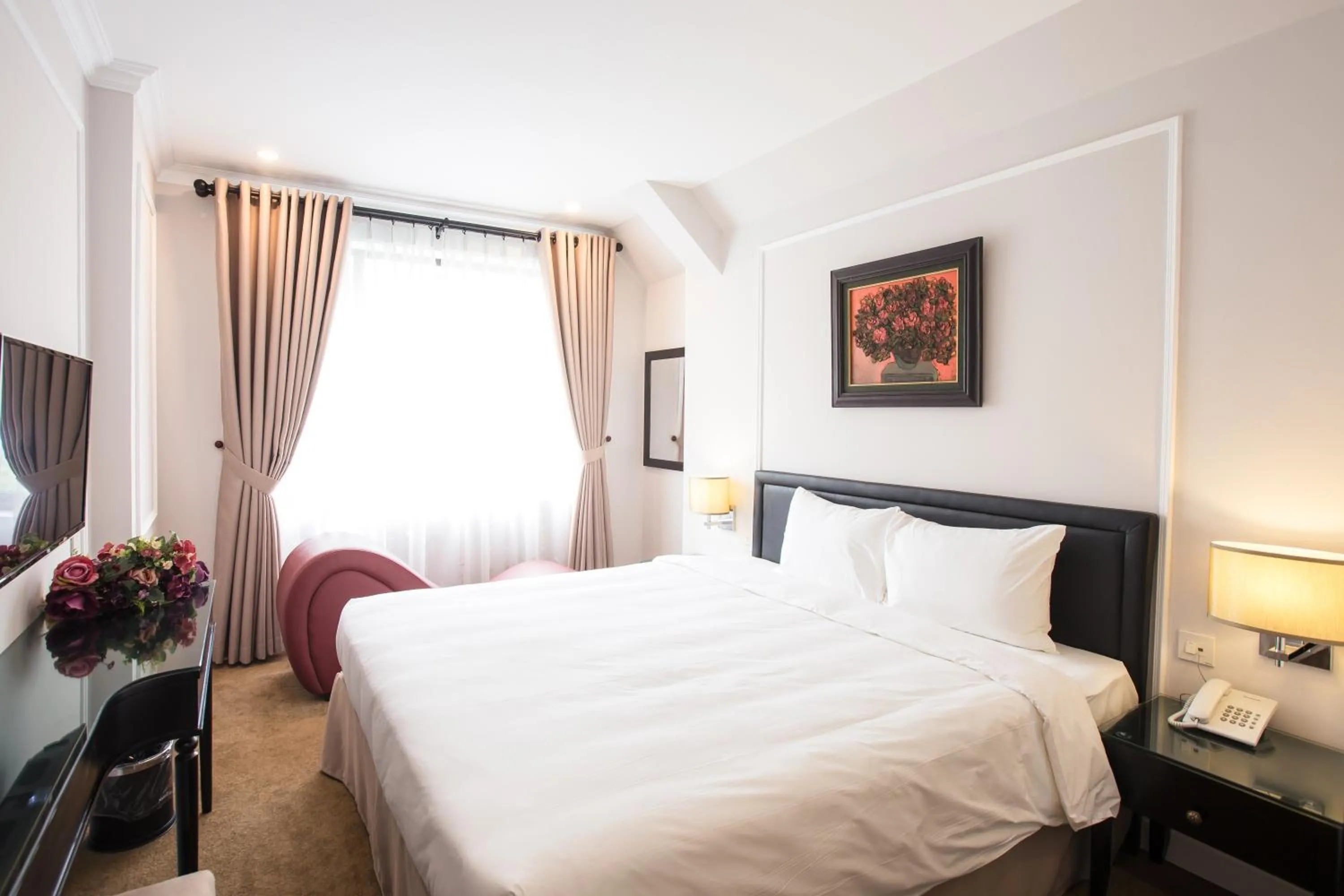 Deluxe Double Room in Dinh Elegant Hanoi Hotel