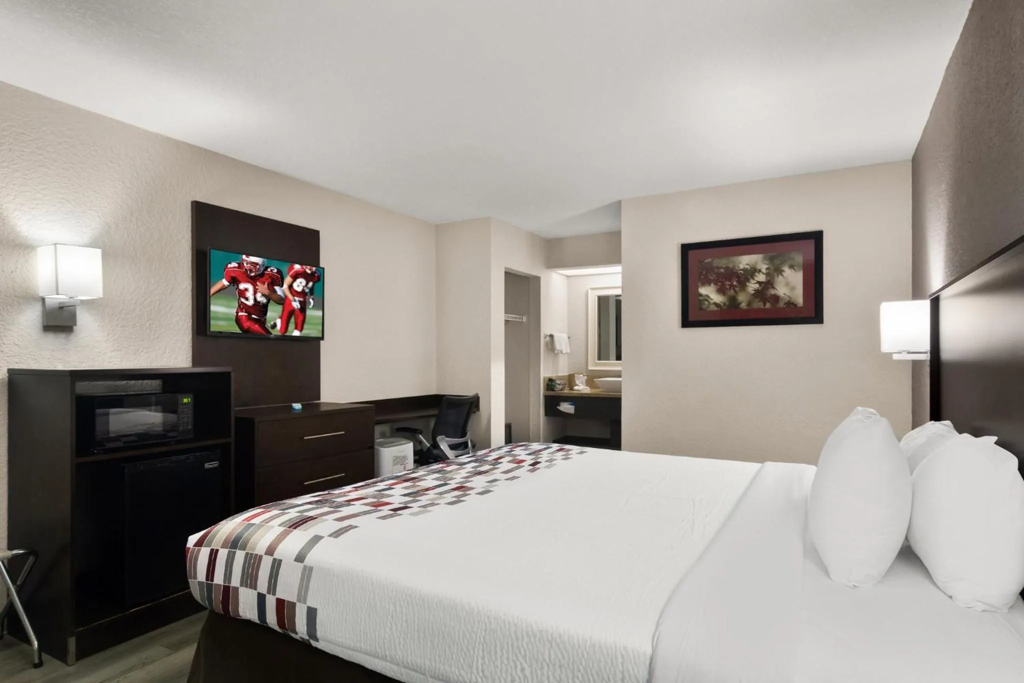 Deluxe King Room Smoking in Red Roof Inn Kingsland