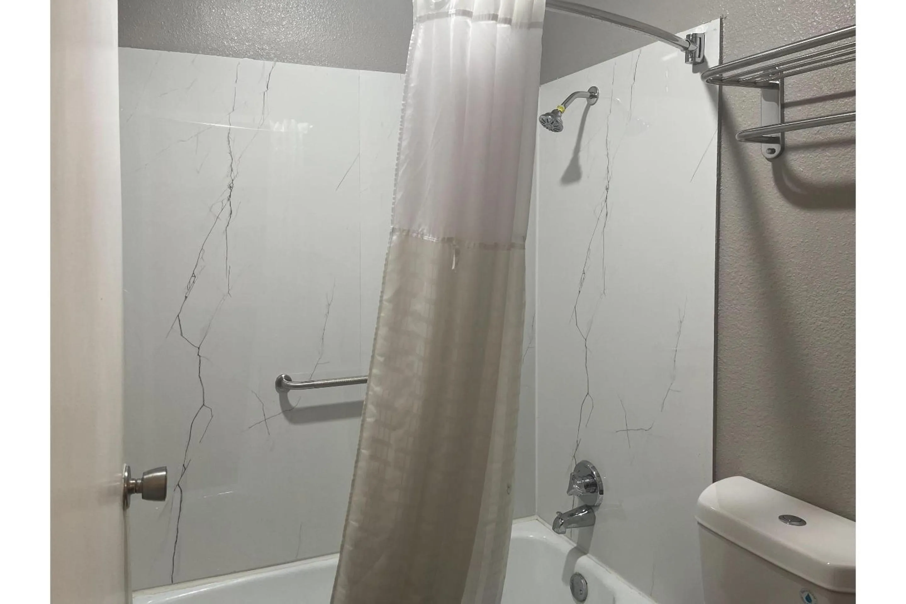 Deluxe King Room - single occupancy - Non-Smoking in Motel 6-Buttonwillow, CA Central